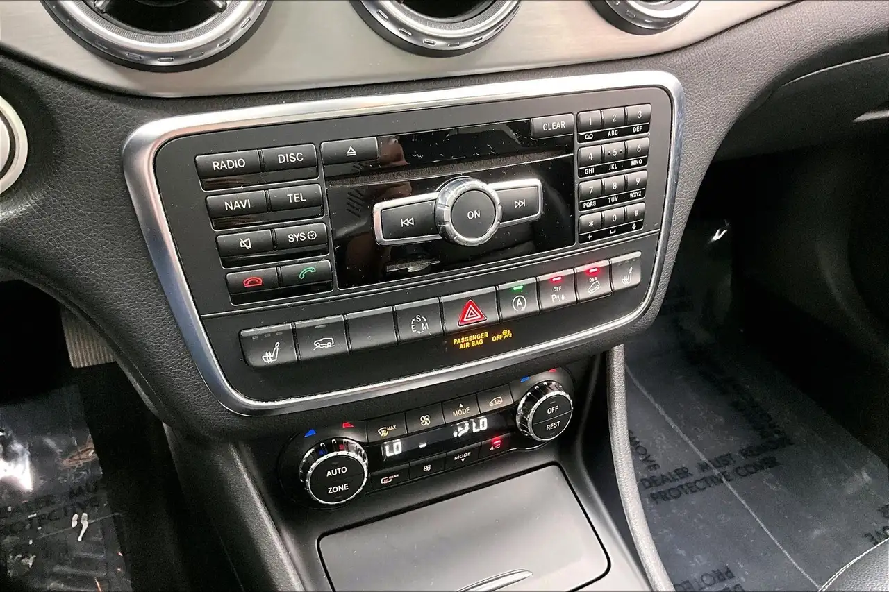 Mercedes-Benz GLA снимка Mercedes-Benz GLA
