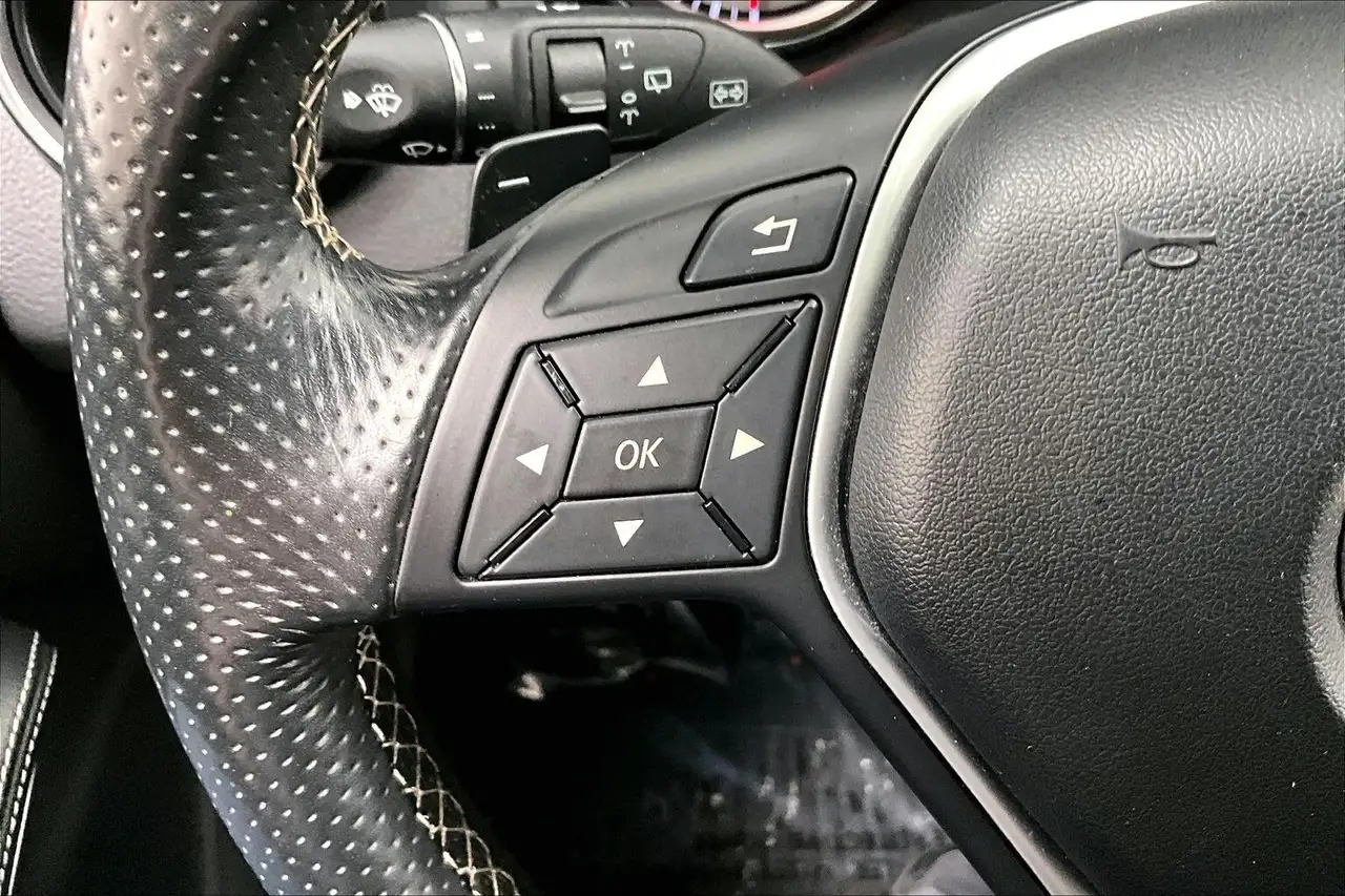 Mercedes-Benz GLA снимка Mercedes-Benz GLA