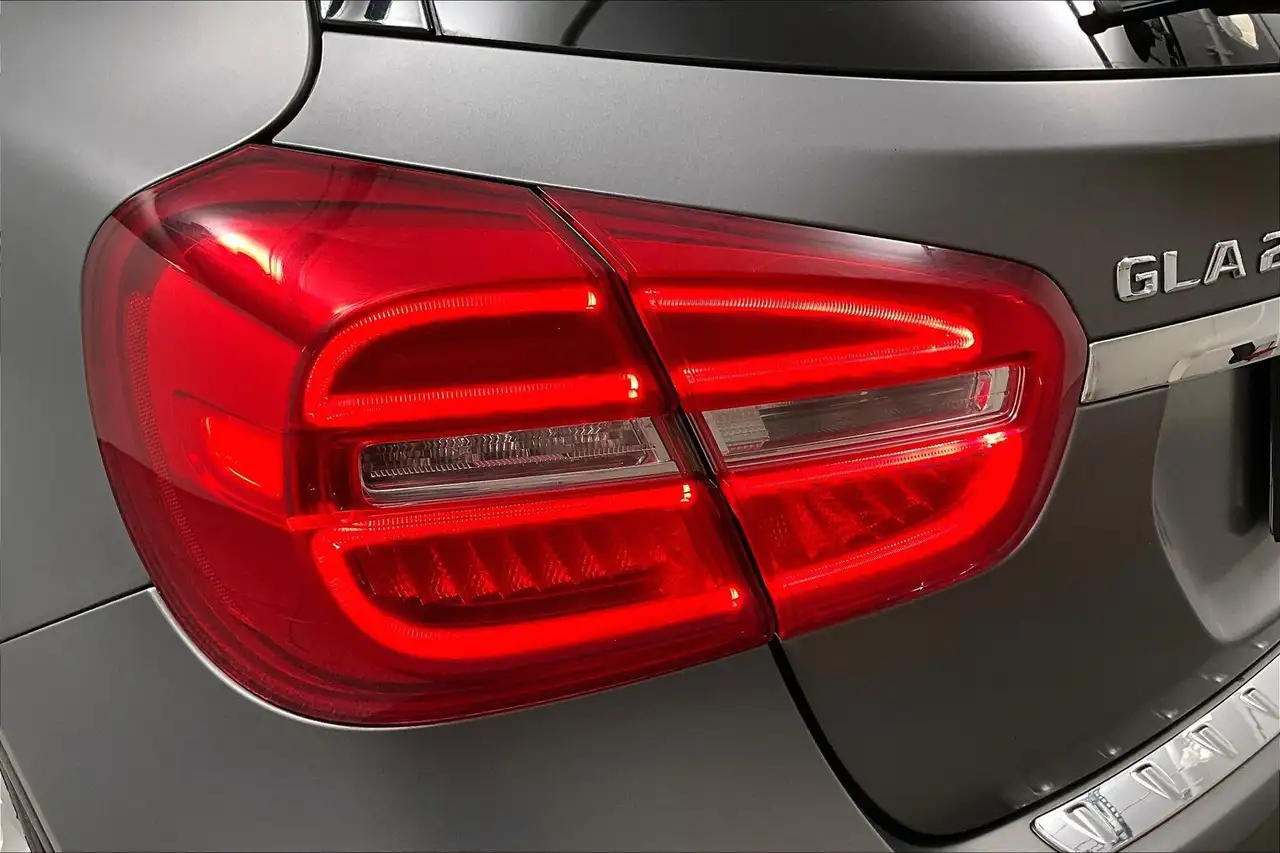 Mercedes-Benz GLA снимка Mercedes-Benz GLA