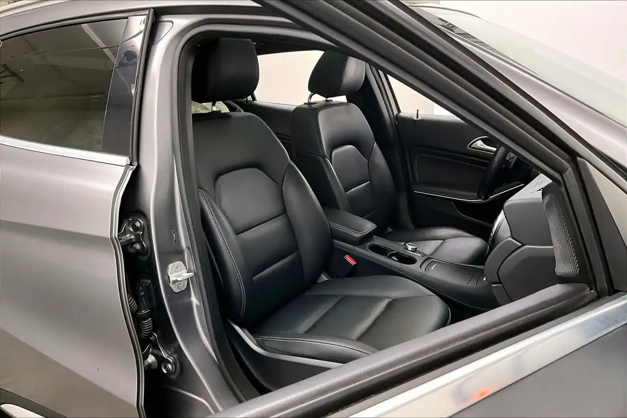 Mercedes-Benz GLA снимка Mercedes-Benz GLA