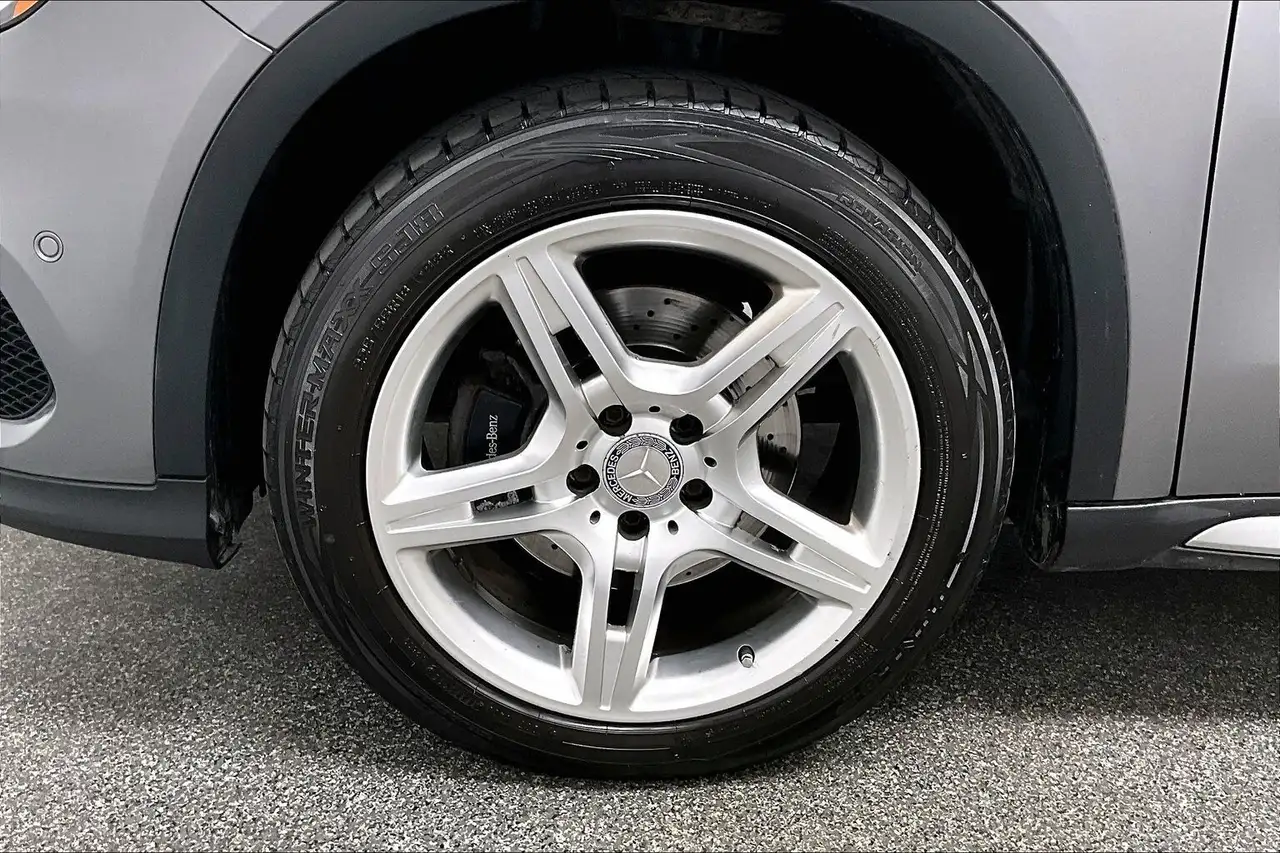 Mercedes-Benz GLA снимка Mercedes-Benz GLA