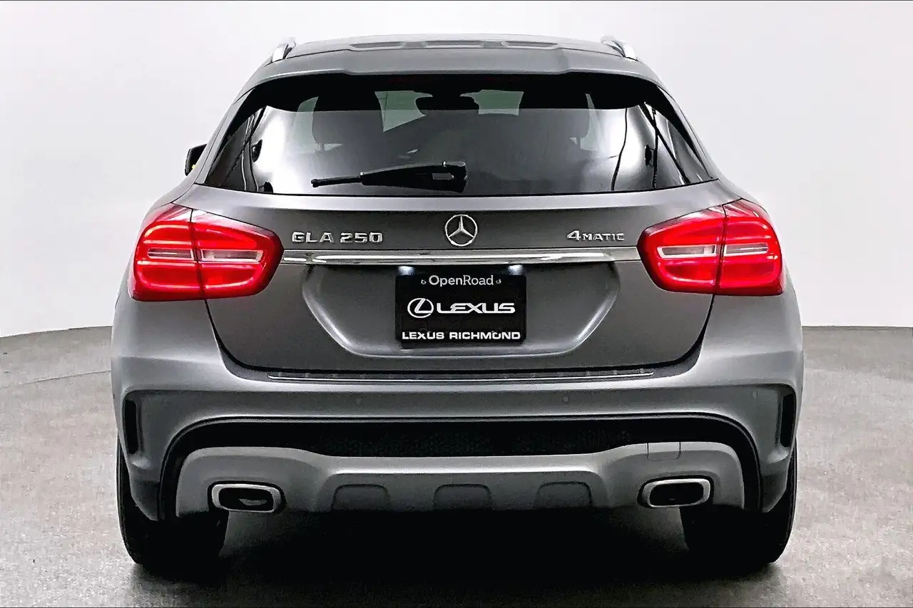 Mercedes-Benz GLA снимка Mercedes-Benz GLA