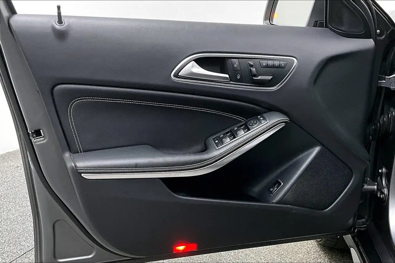 Mercedes-Benz GLA снимка Mercedes-Benz GLA