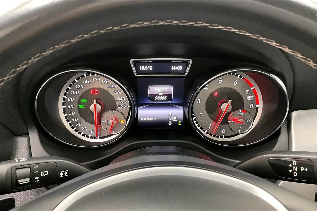 Mercedes-Benz GLA снимка Mercedes-Benz GLA