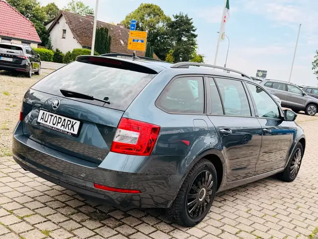 Skoda Octavia view 6