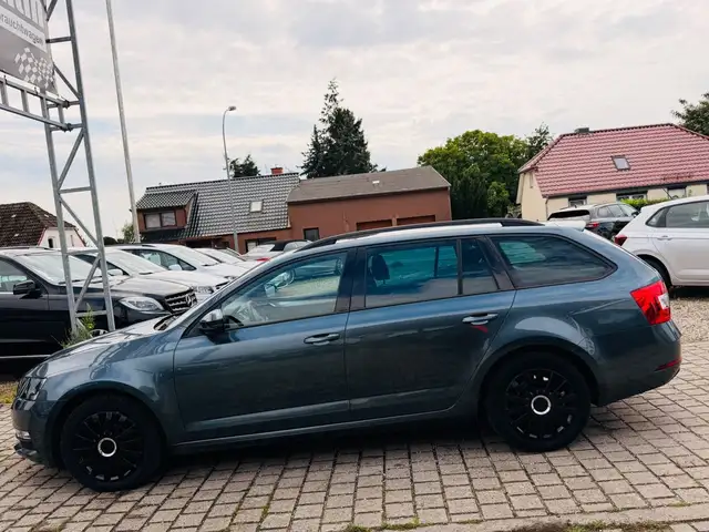 Skoda Octavia view 4