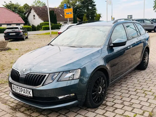 Skoda Octavia view 3