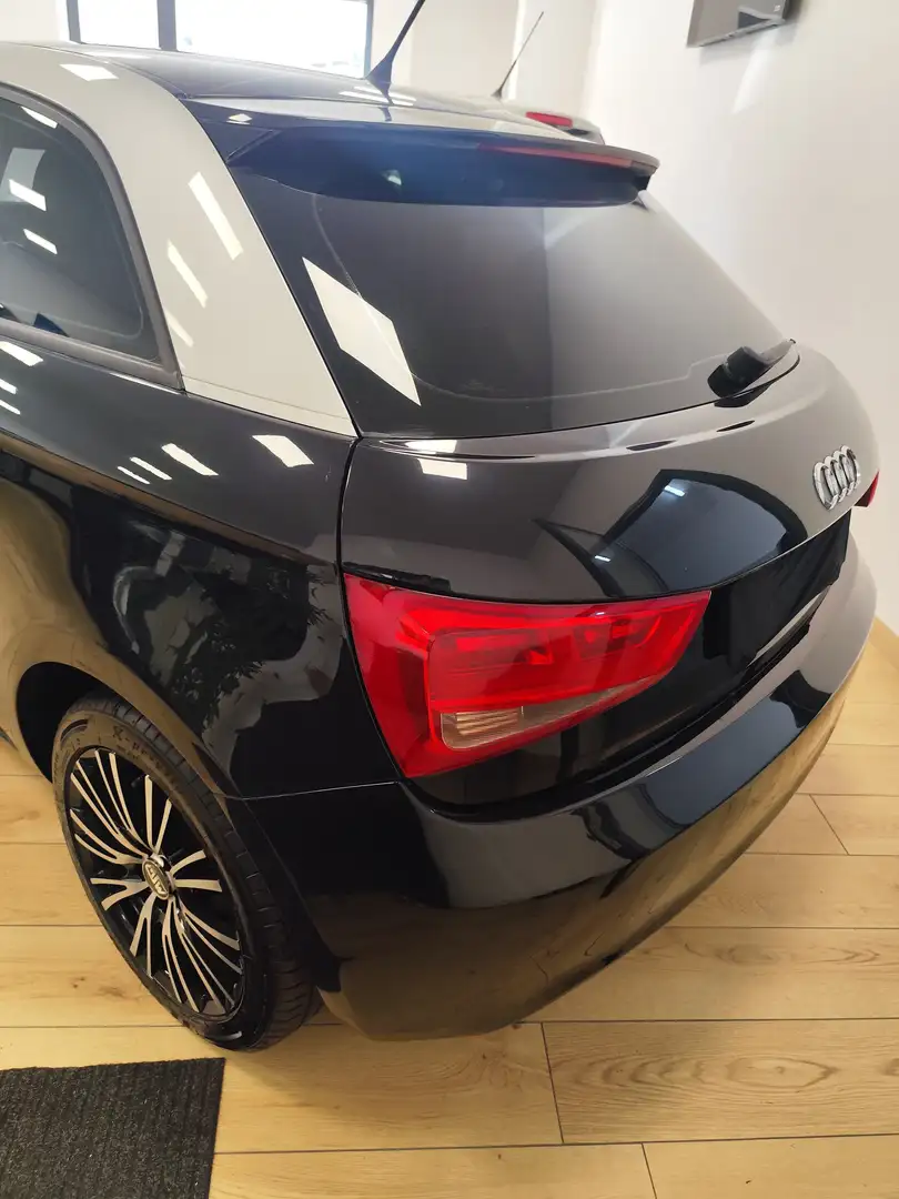 Audi A1 1.2 tfsi Attraction Noir - 2