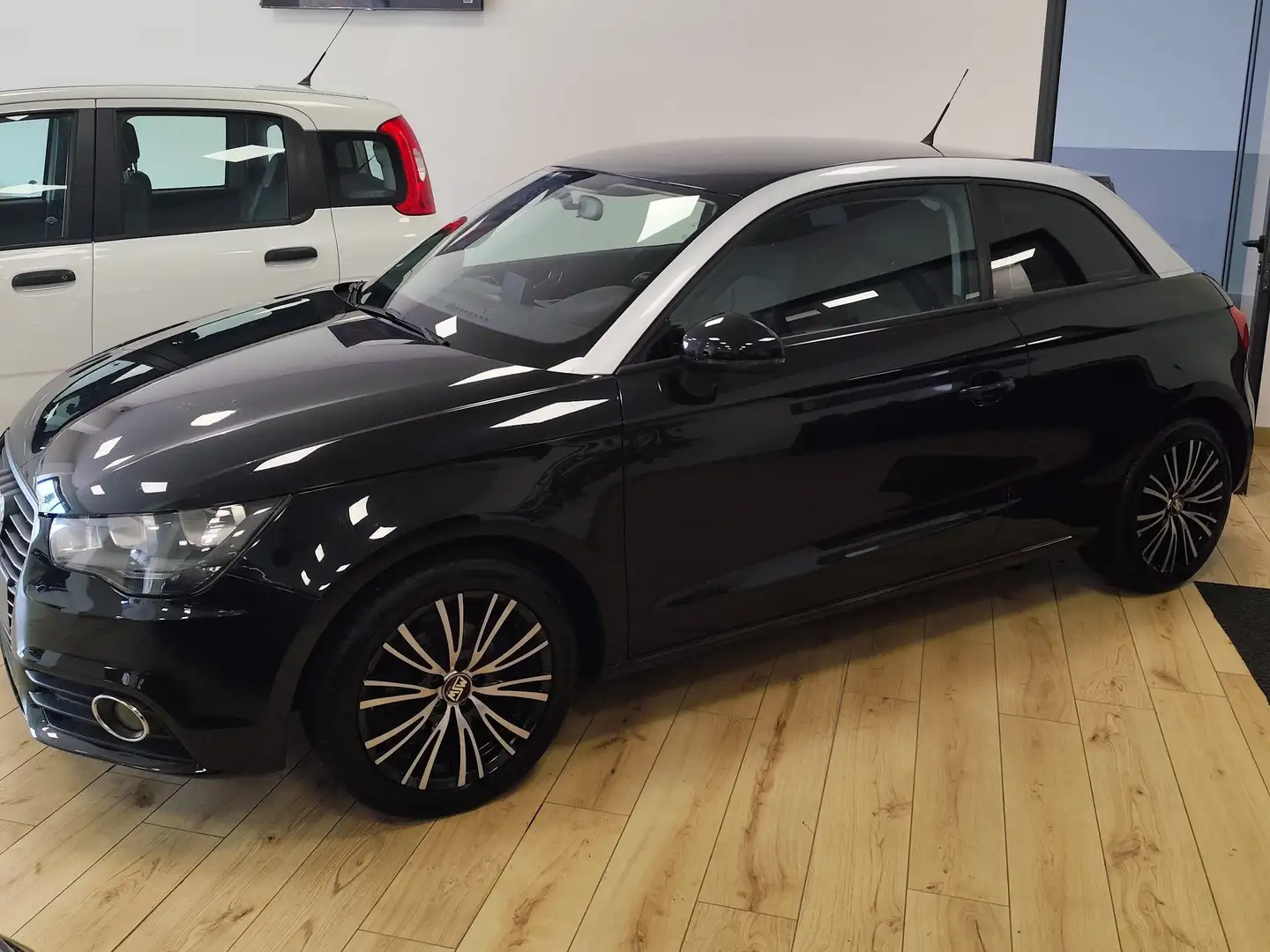 Audi A1 1.2 tfsi Attraction Noir - 1