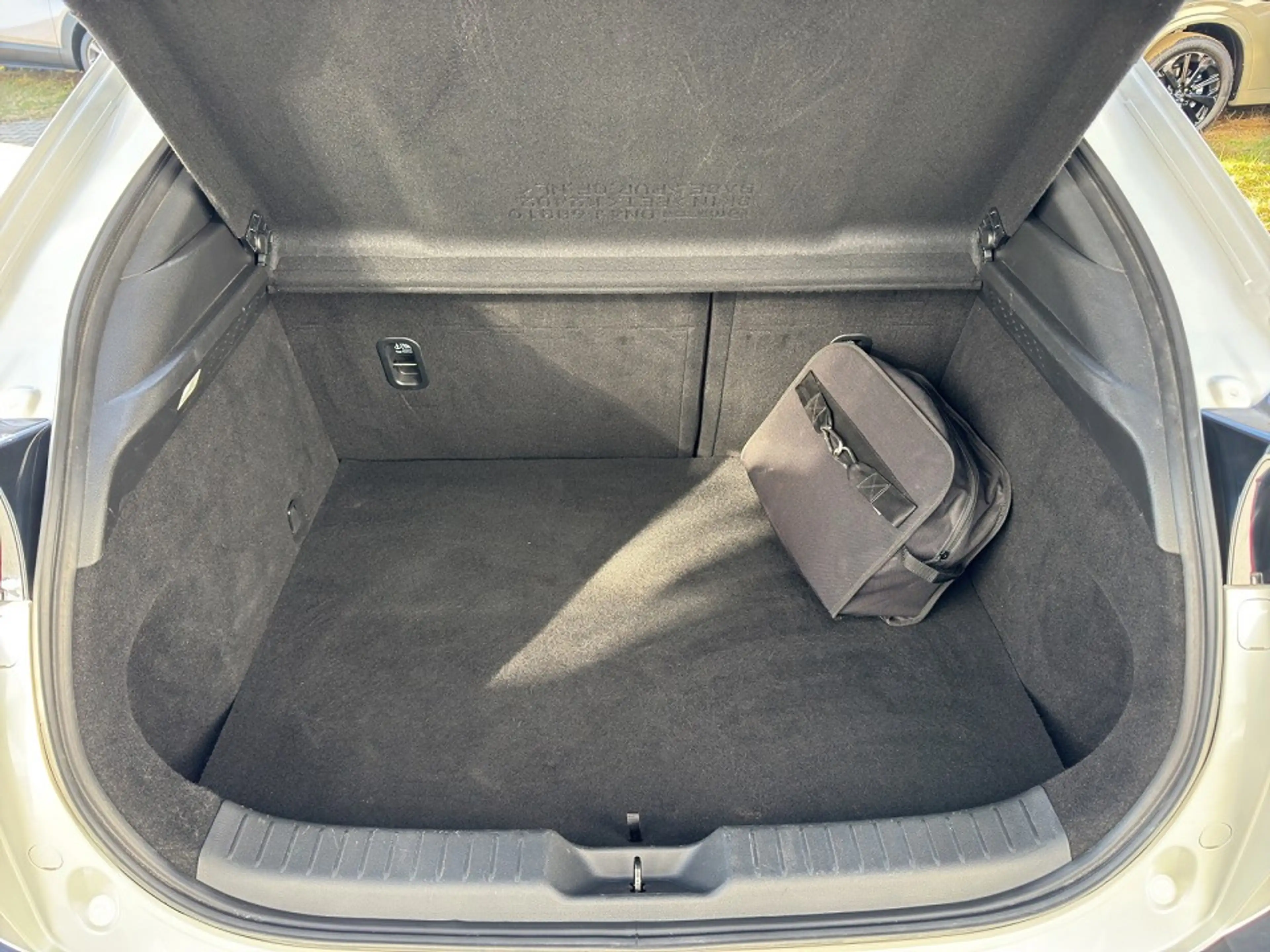 Mazda MX-30 2022 e-SKYACTIV EV ADVANTAGE IV — photo 13