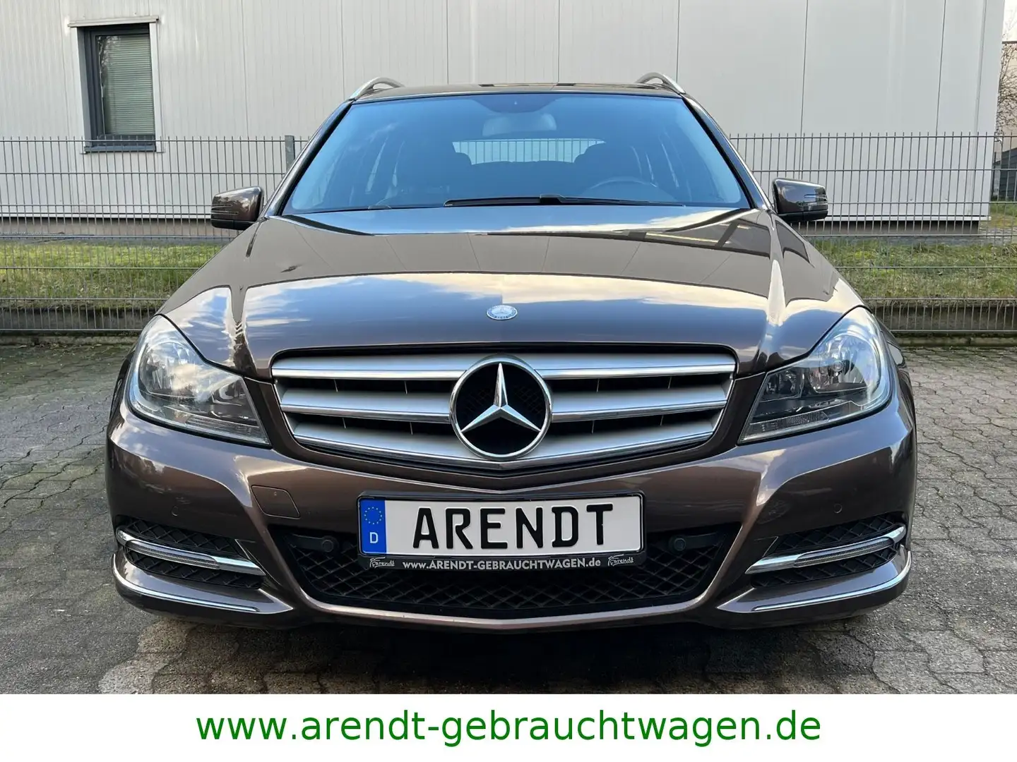 Mercedes-Benz C 180 T-Model CGI*AVANTGARDE/SHZ/PDC/NAVI* Коричневый - 2