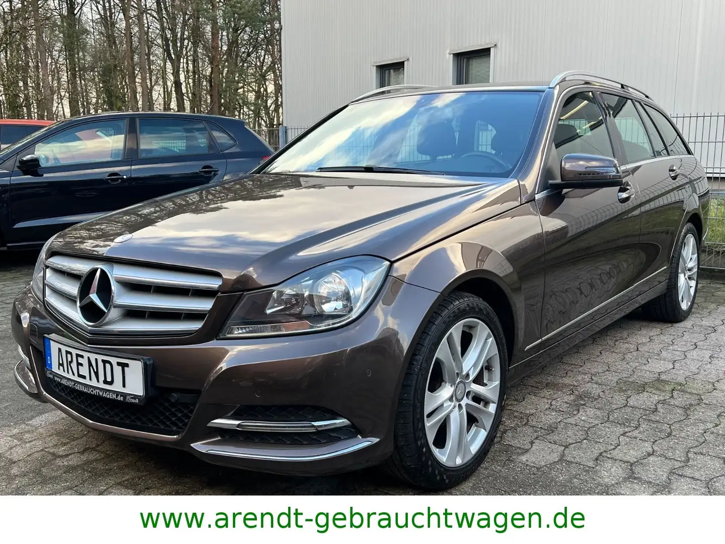 Mercedes-Benz C 180 T-Model CGI*AVANTGARDE/SHZ/PDC/NAVI* Коричневый - 1