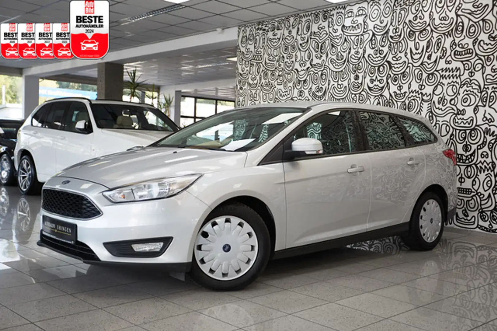 Ford Focus Turnier 1.5 TDCi AHK*SITZHEIZ*PDC*TEMPOMAT Silber - 1
