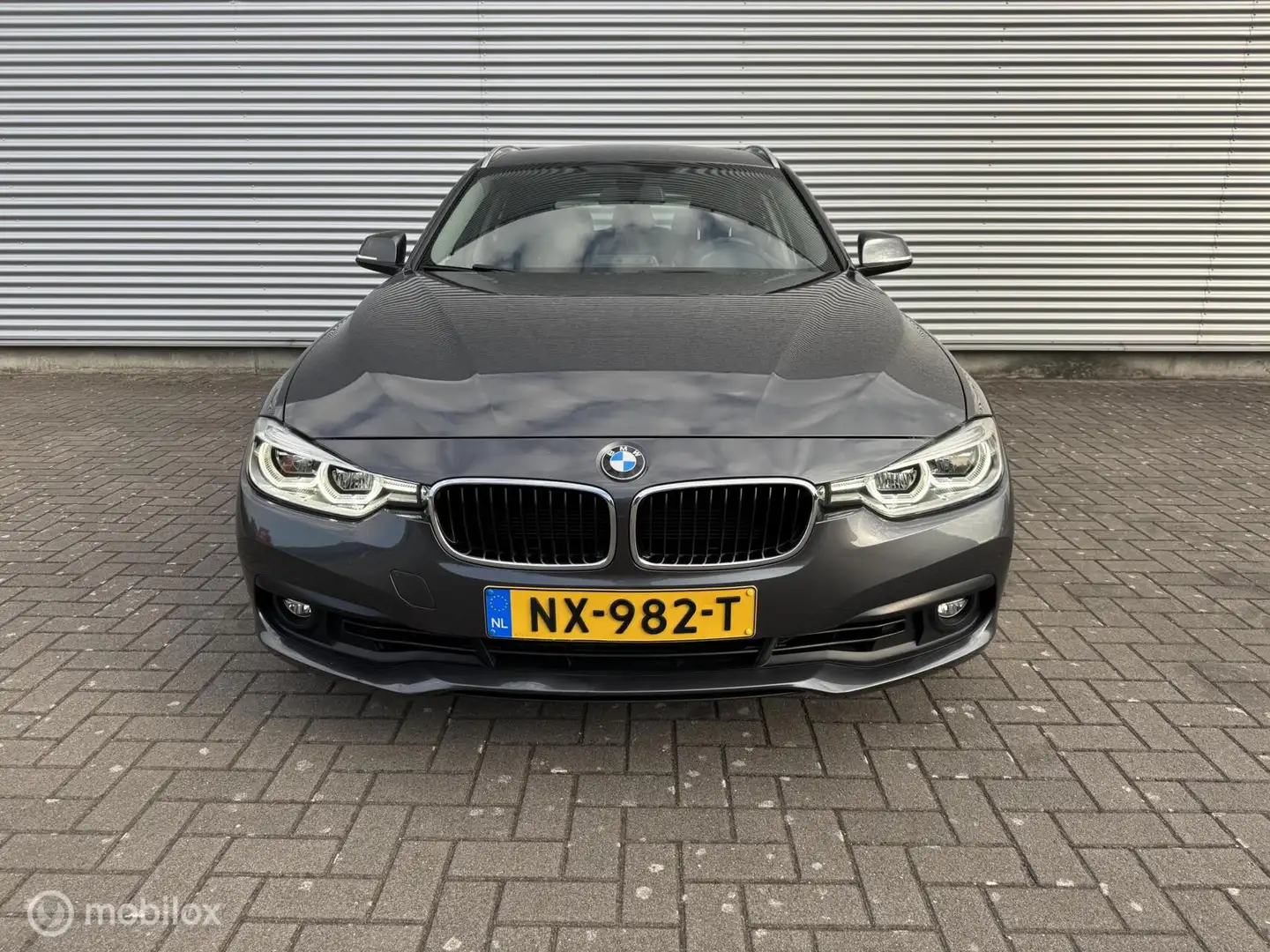 BMW 318 3-serie Touring 318i Executive | Trekhaak | Navi | Grijs - 2