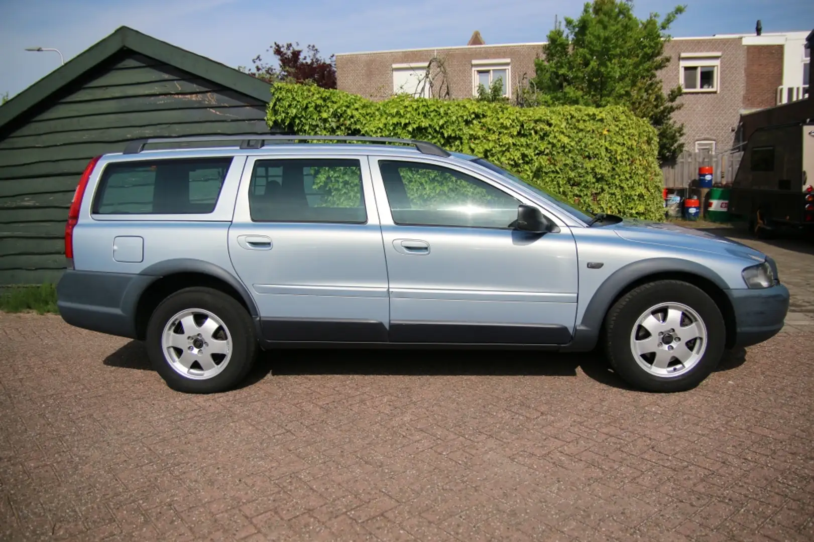 Volvo XC70 2.4 T | Airco | Sensoren achter | Stoelverwarming Blauw - 2