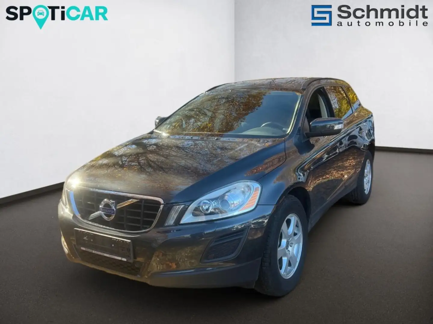 Volvo XC60 D3 Kinetic Grijs - 1