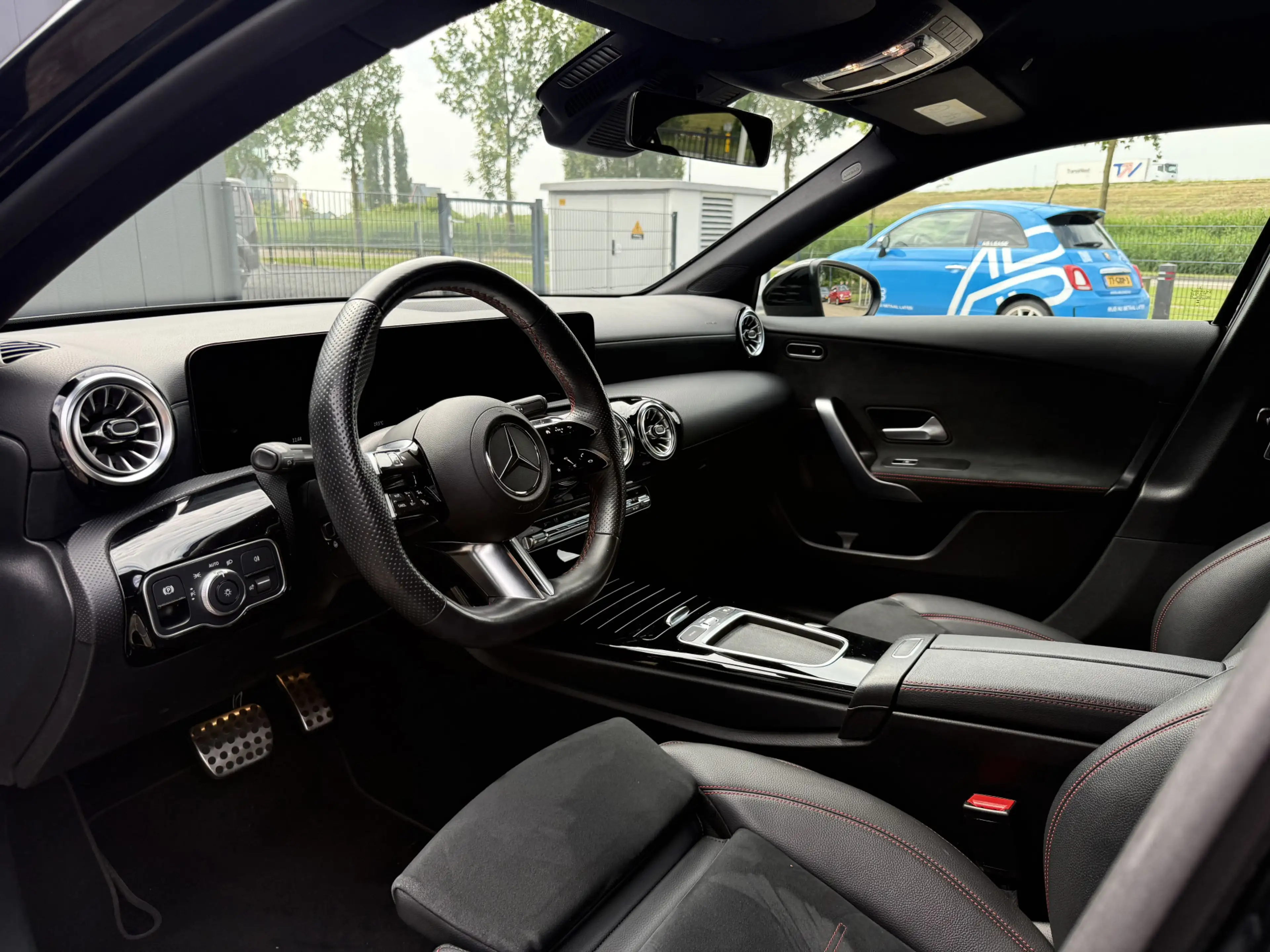 Mercedes-Benz A 200 AMG Line — photo 12