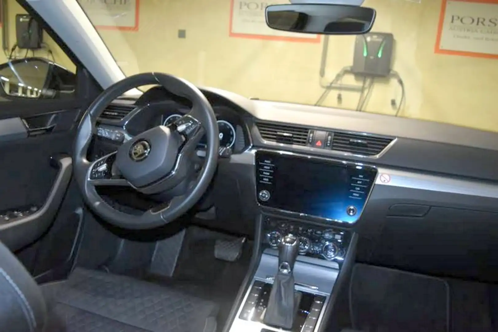 Skoda Superb Ambition DSG **AHV**RFK**LED** Schwarz - 2