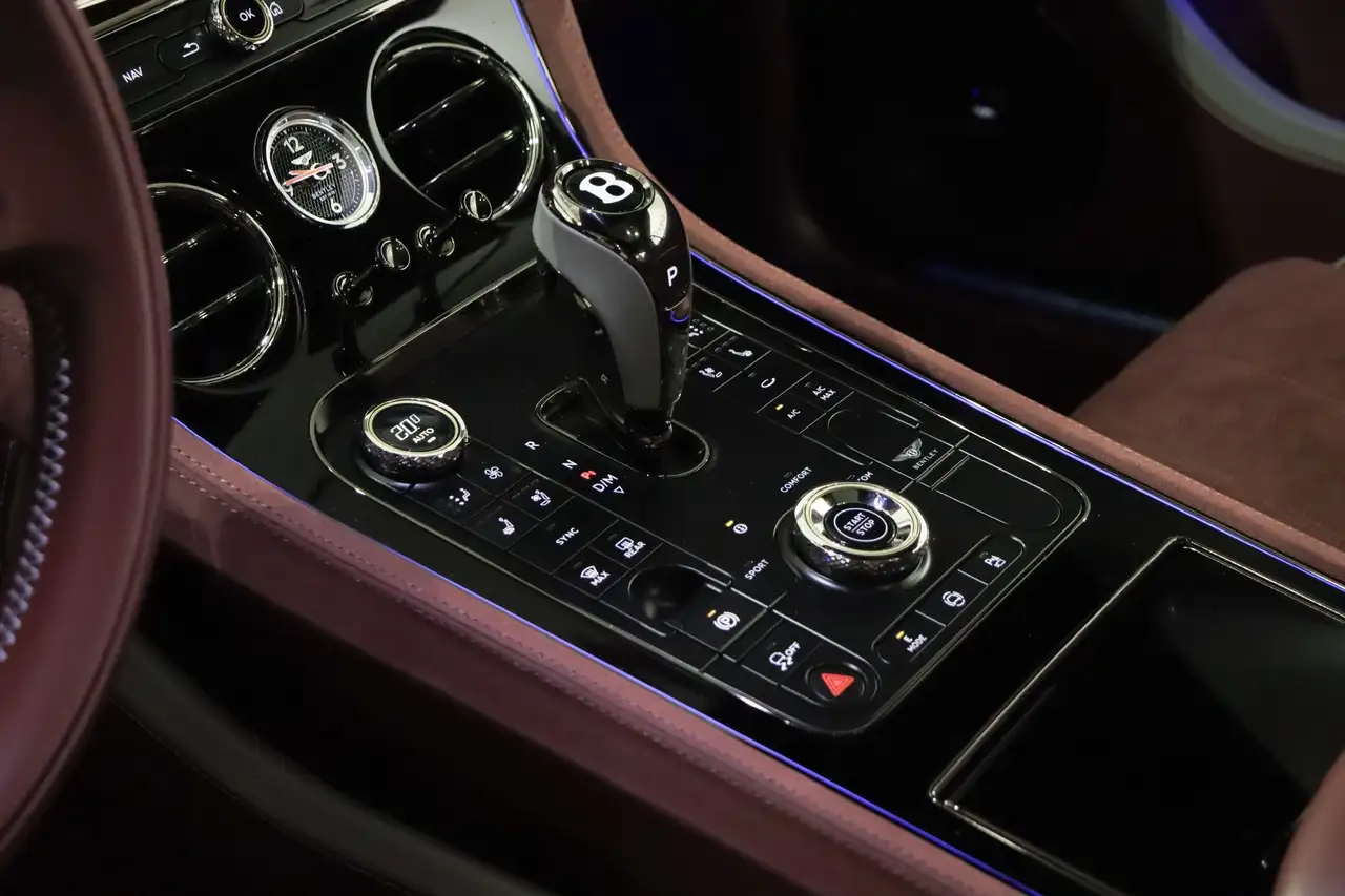 Bentley Continental GT 2025 — фото 11