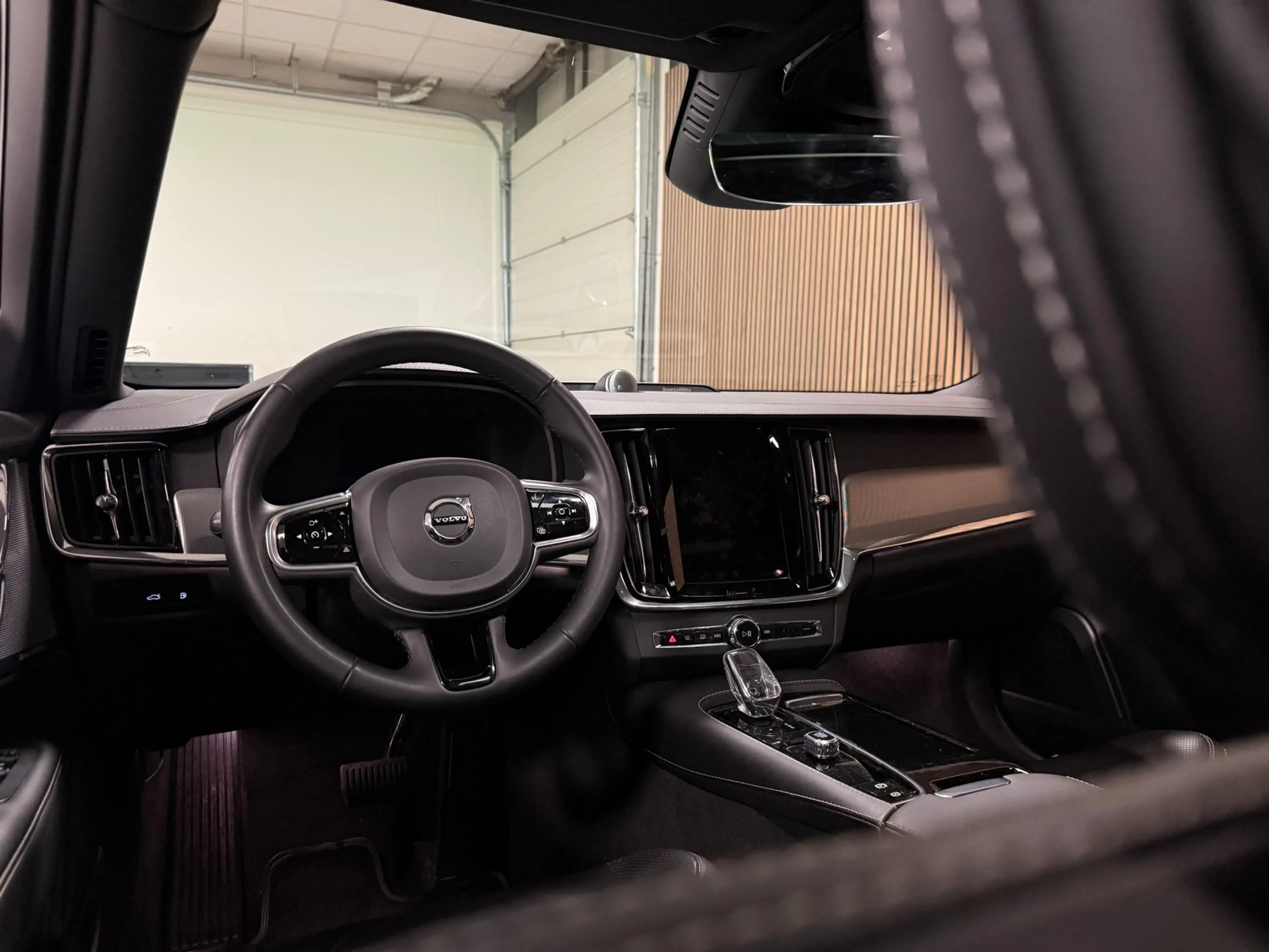 Volvo V90 T6 AWD Recharge Ultra Ultimate Dark | Bowers & Wil — photo 19