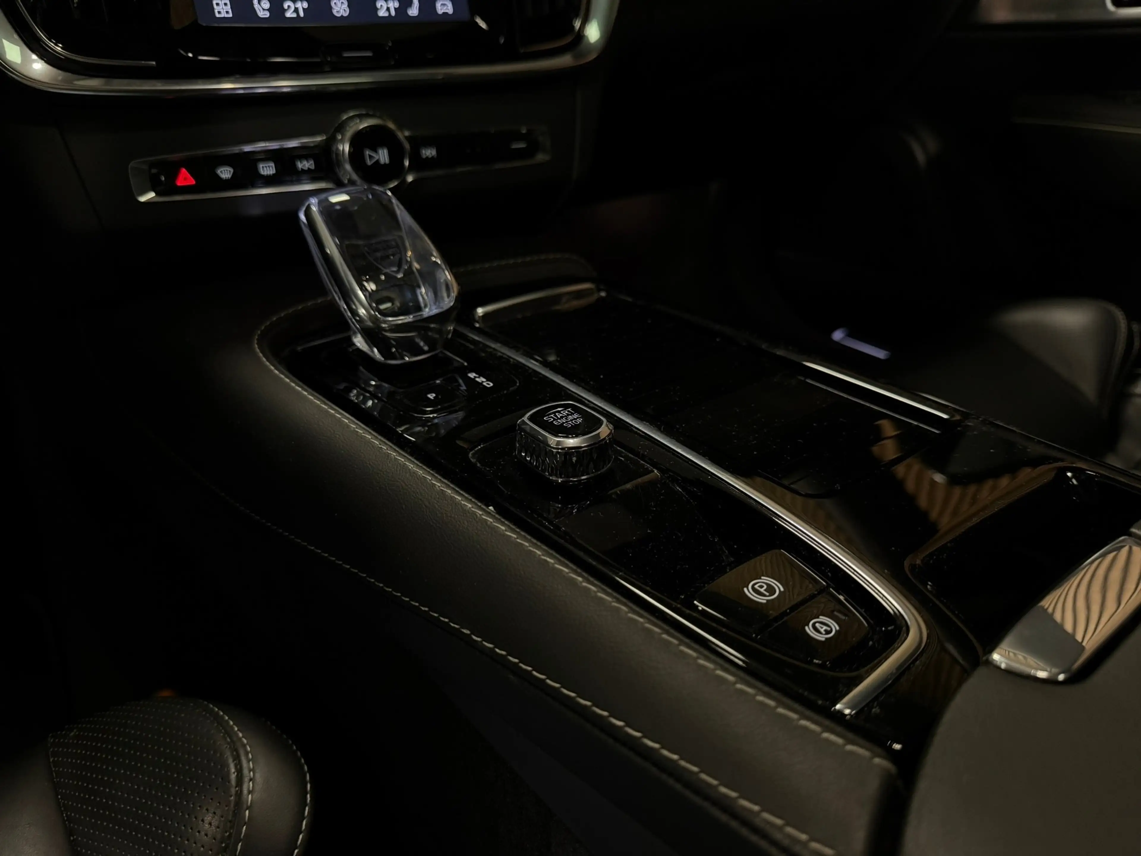 Volvo V90 T6 AWD Recharge Ultra Ultimate Dark | Bowers & Wil — photo 44