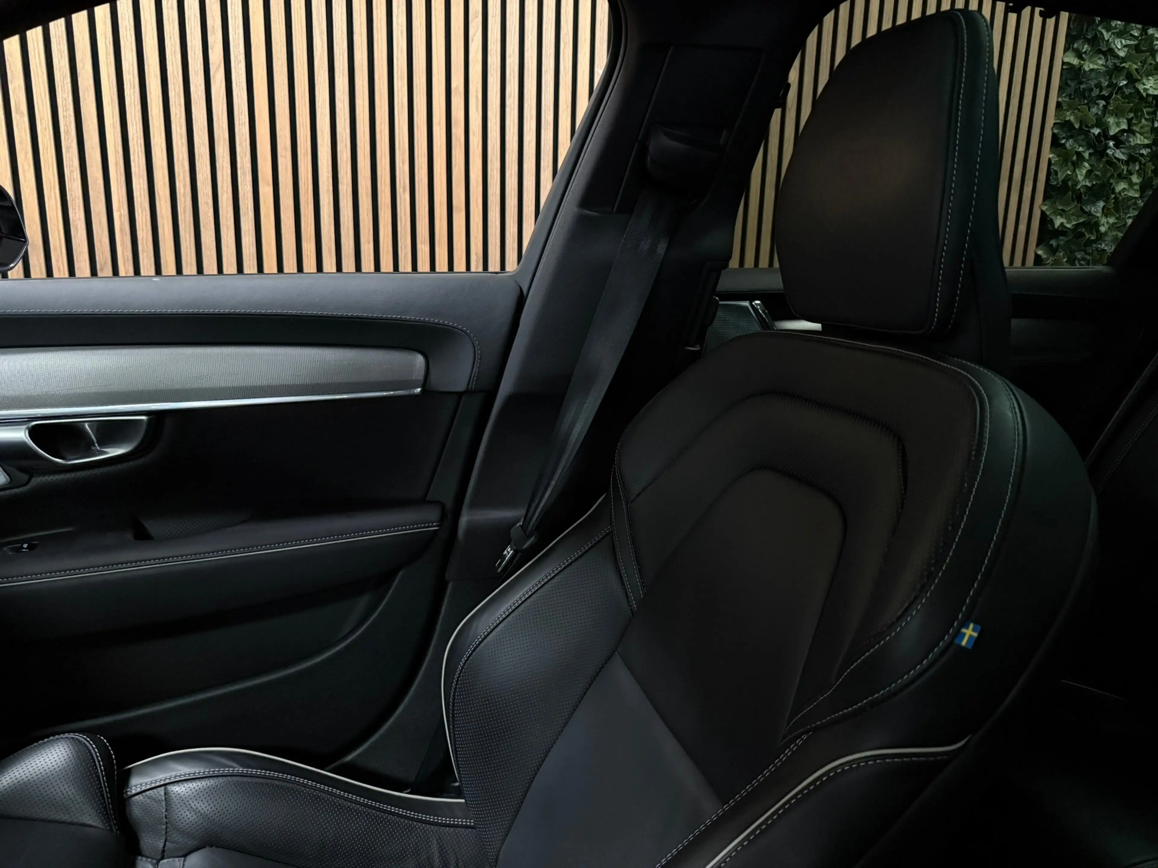 Volvo V90 T6 AWD Recharge Ultra Ultimate Dark | Bowers & Wil — photo 41