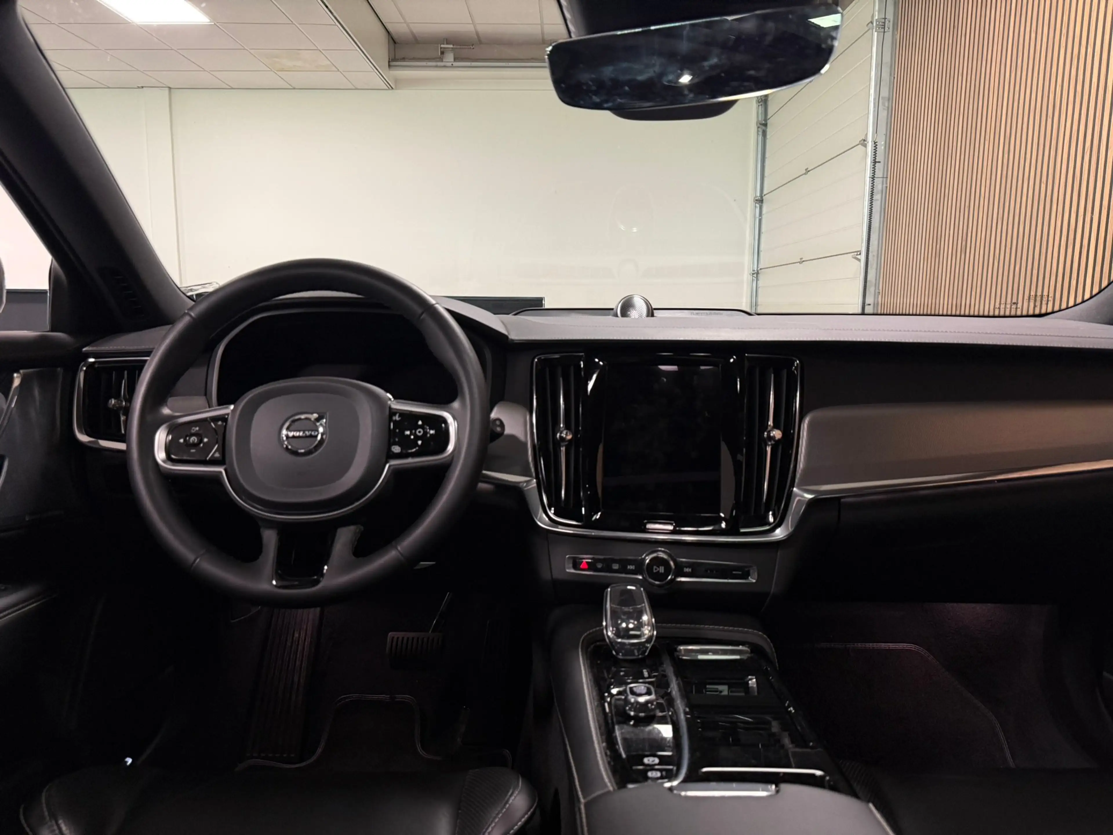 Volvo V90 T6 AWD Recharge Ultra Ultimate Dark | Bowers & Wil — photo 18