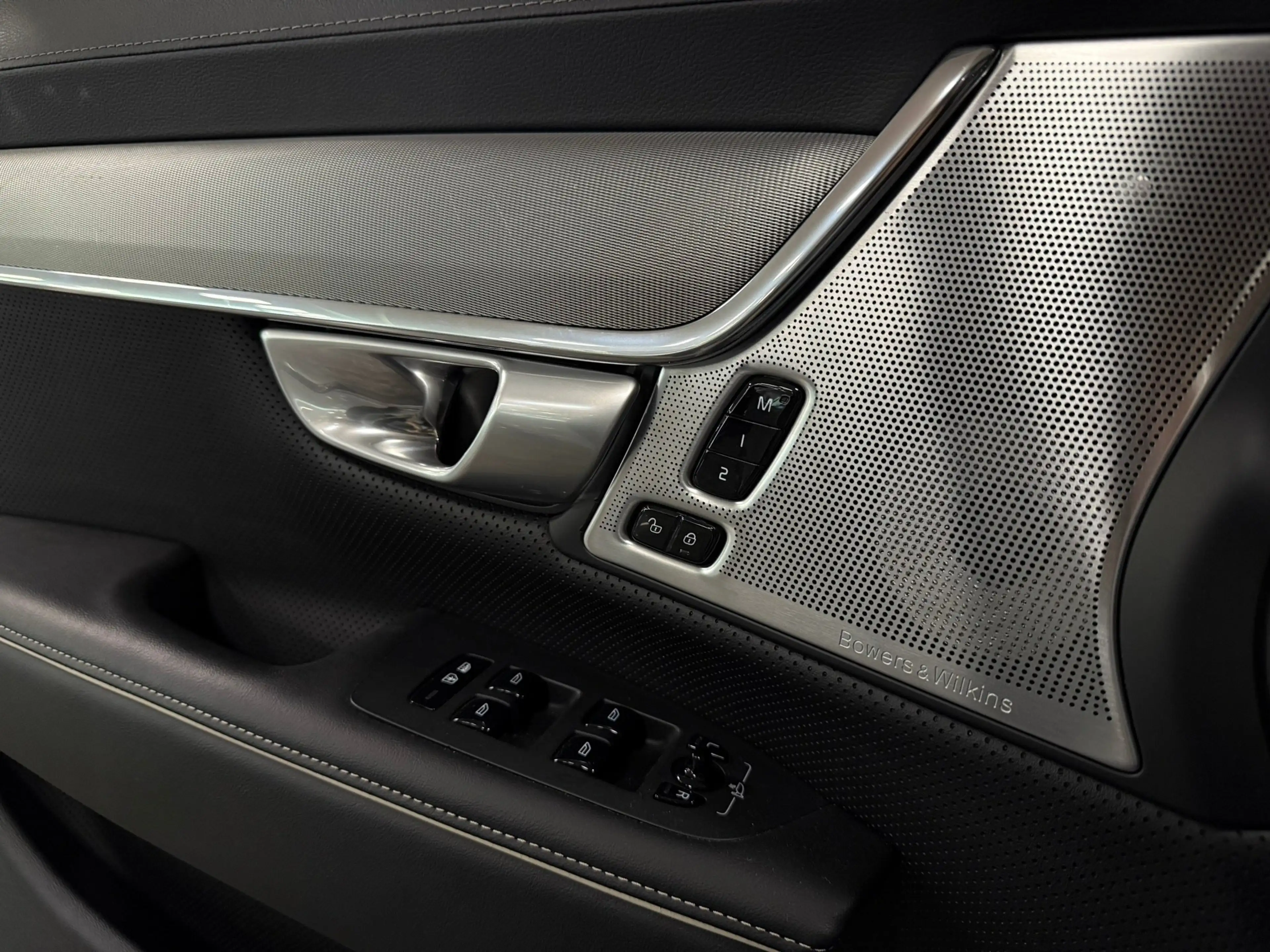 Volvo V90 T6 AWD Recharge Ultra Ultimate Dark | Bowers & Wil — photo 46