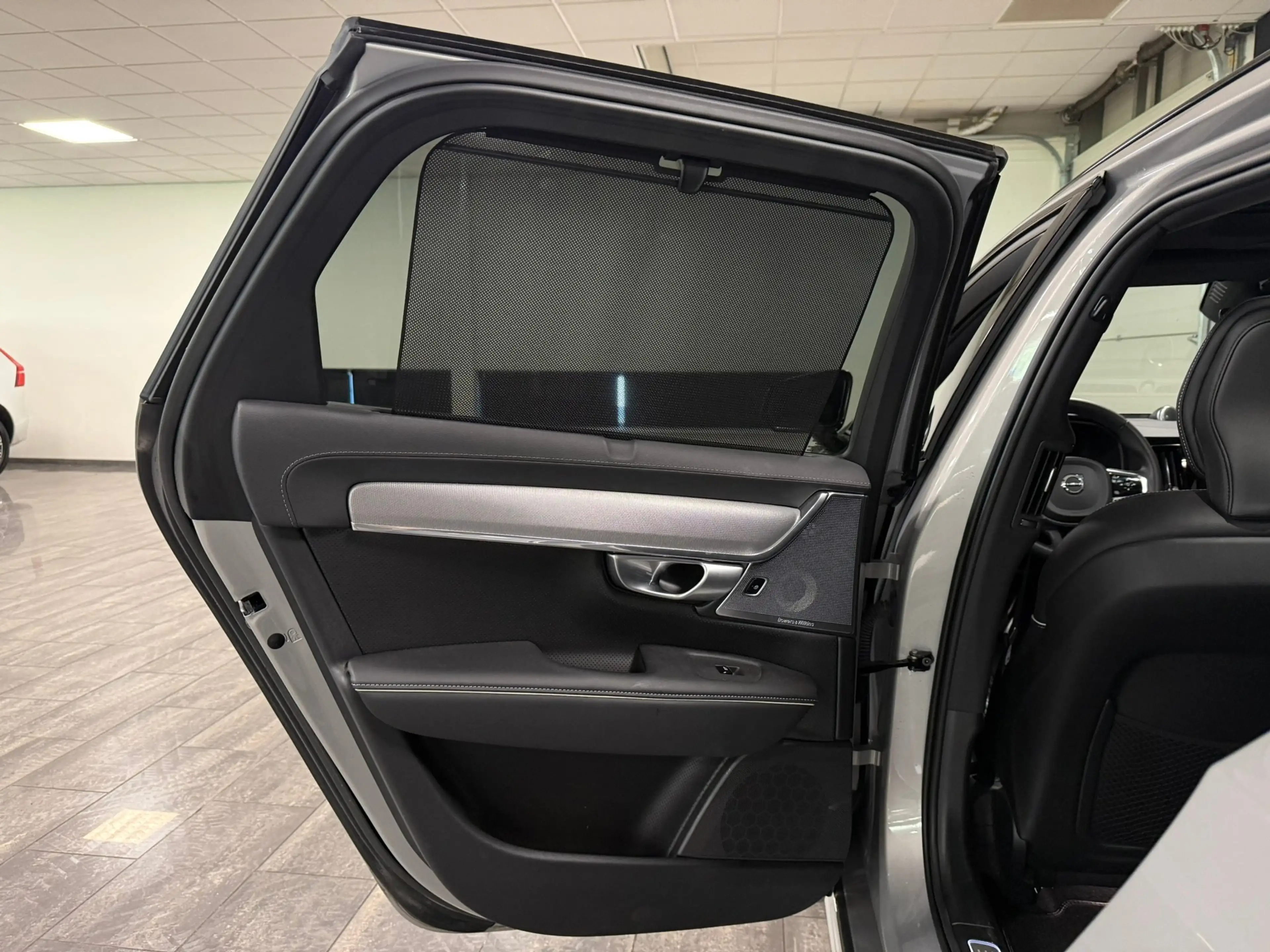 Volvo V90 T6 AWD Recharge Ultra Ultimate Dark | Bowers & Wil — photo 15