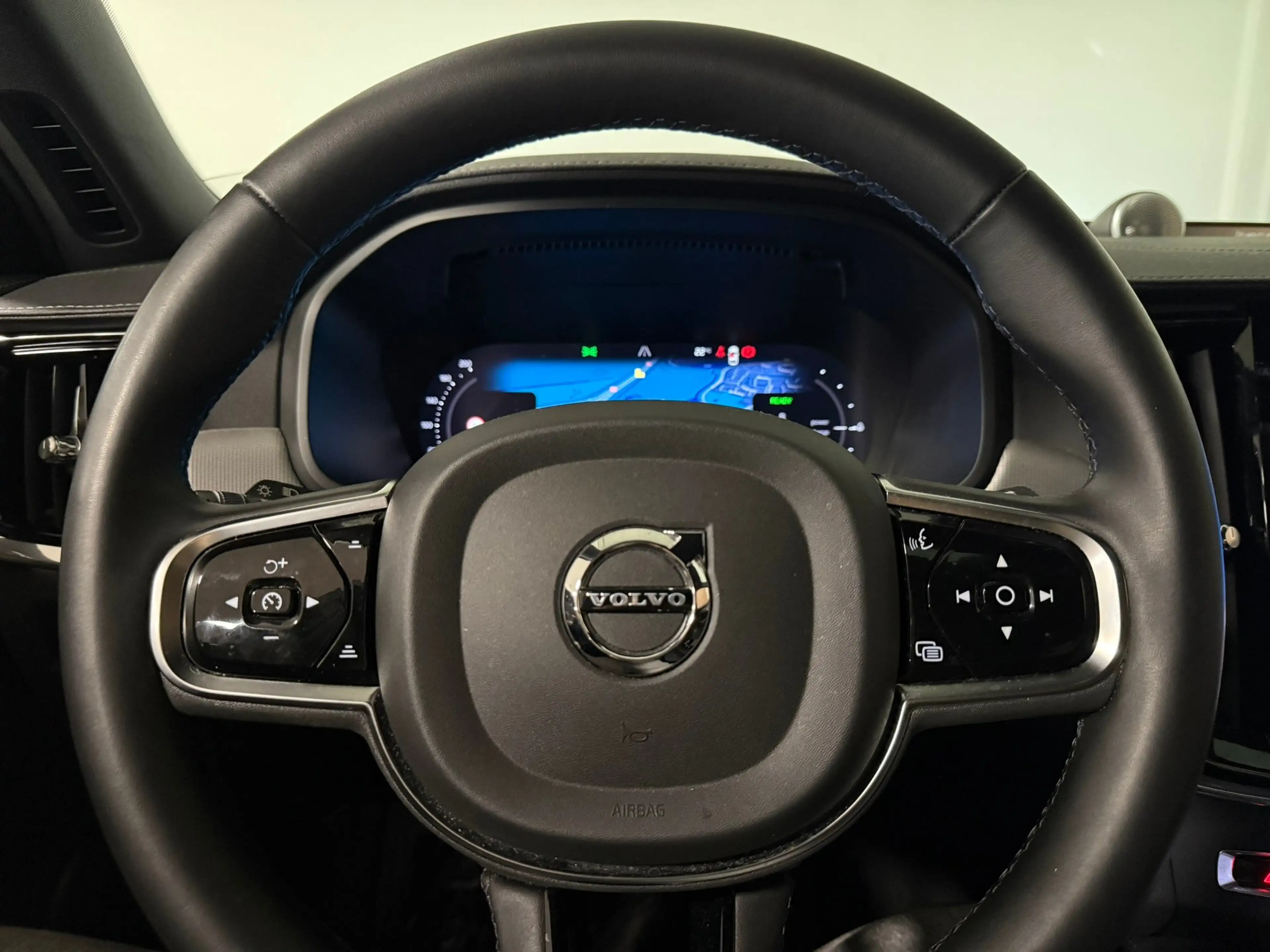 Volvo V90 T6 AWD Recharge Ultra Ultimate Dark | Bowers & Wil — photo 23
