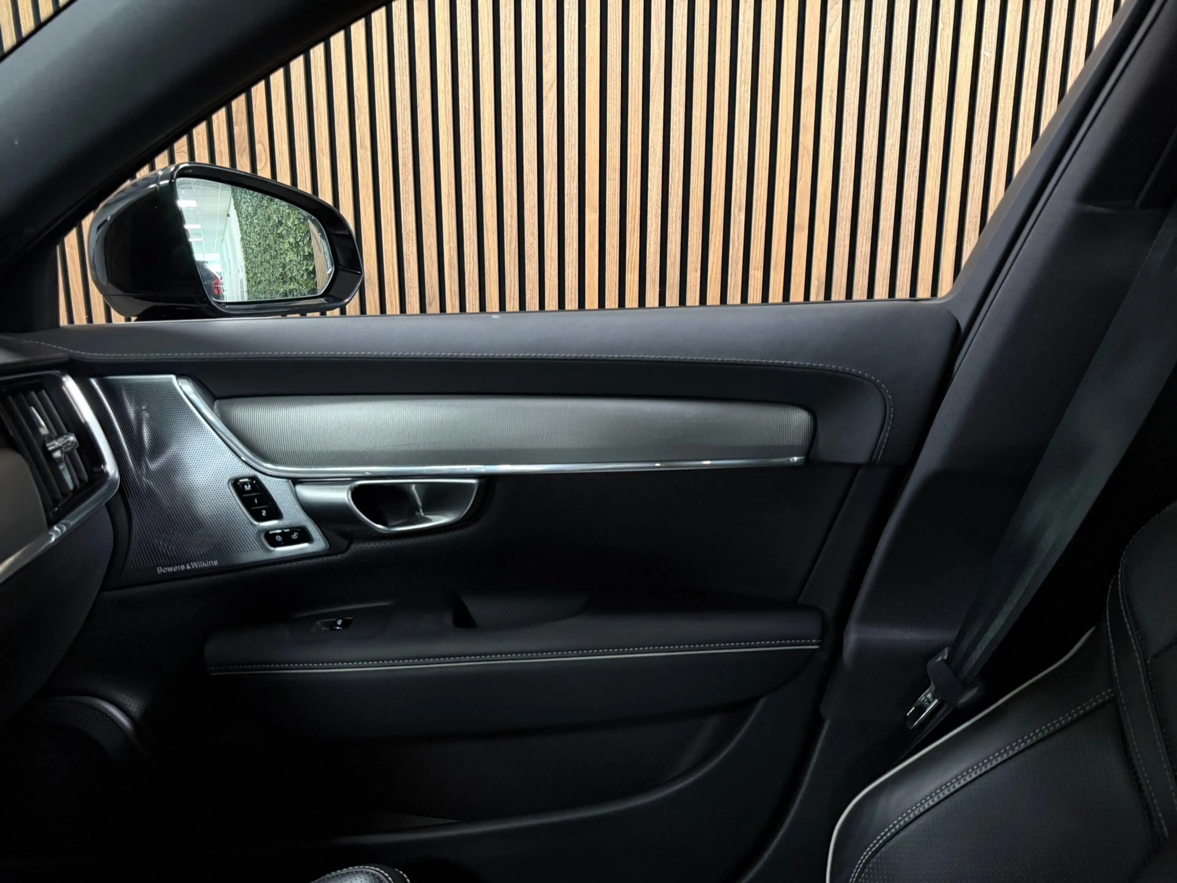 Volvo V90 T6 AWD Recharge Ultra Ultimate Dark | Bowers & Wil — photo 40