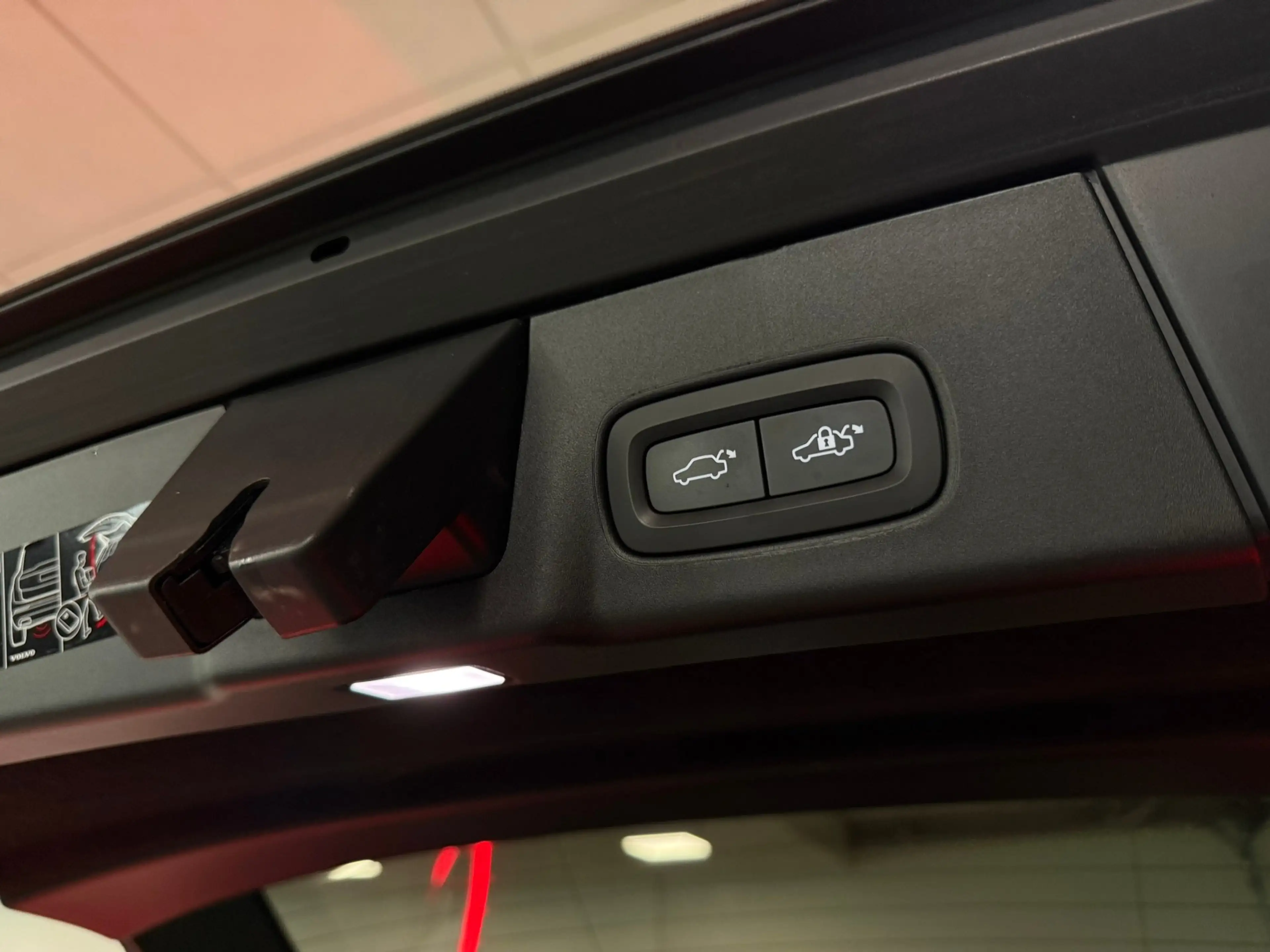 Volvo V90 T6 AWD Recharge Ultra Ultimate Dark | Bowers & Wil — photo 12