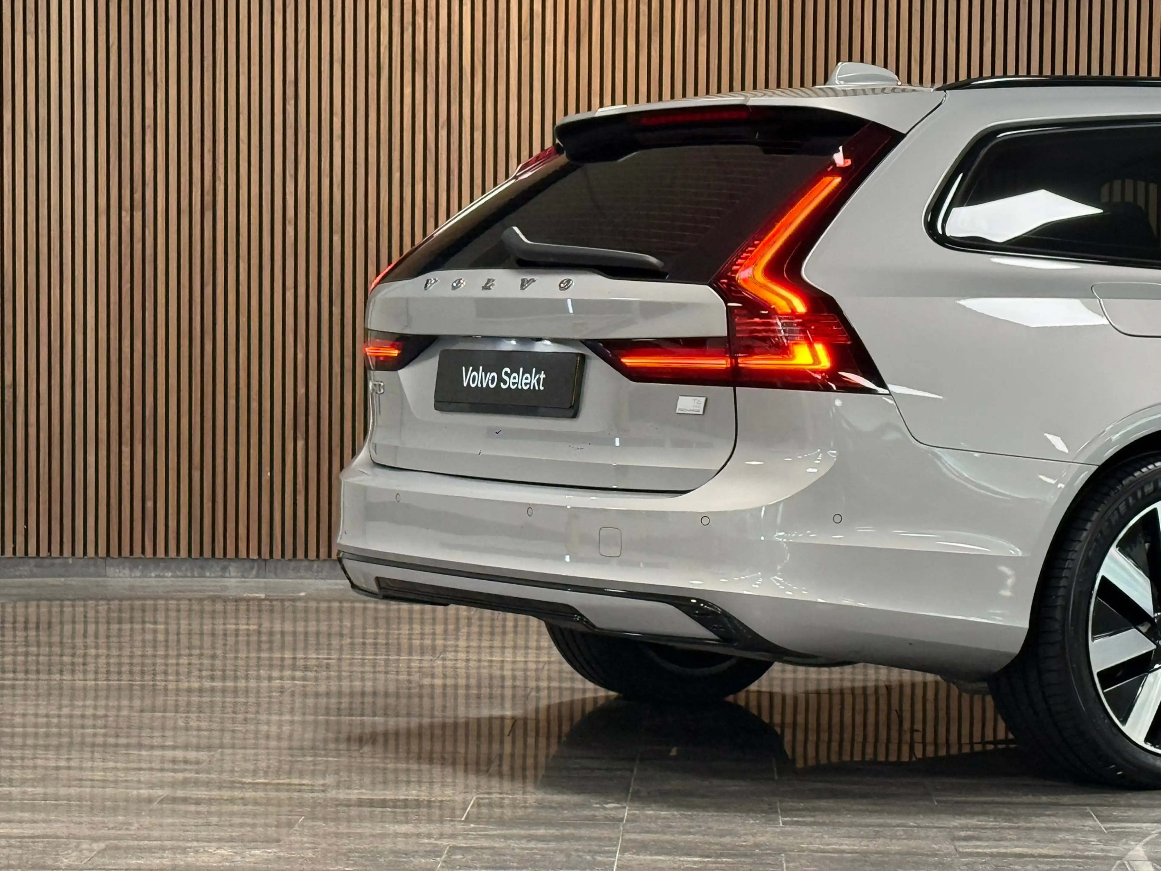 Volvo V90 T6 AWD Recharge Ultra Ultimate Dark | Bowers & Wil — photo 10