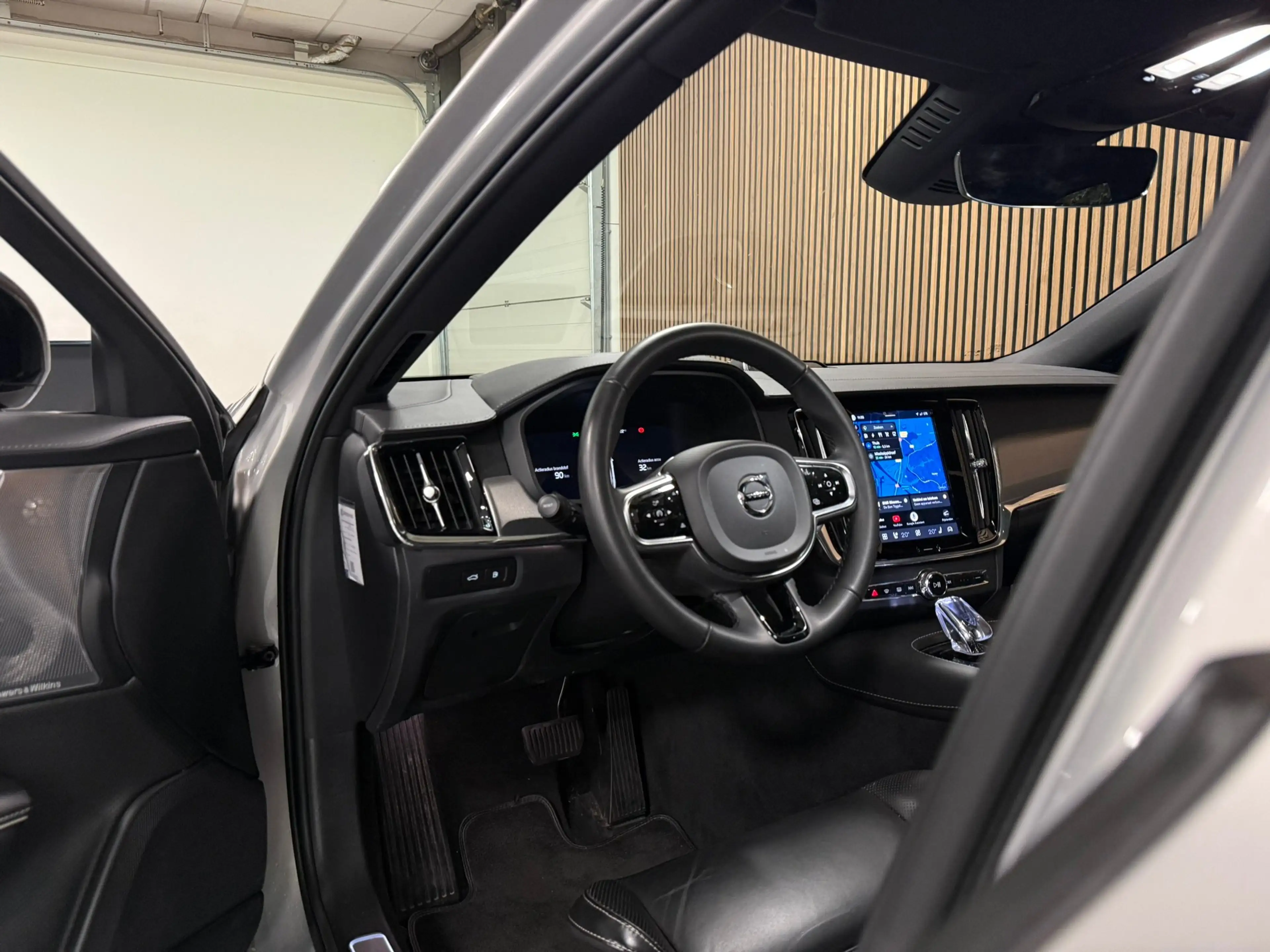 Volvo V90 T6 AWD Recharge Ultra Ultimate Dark | Bowers & Wil — photo 20