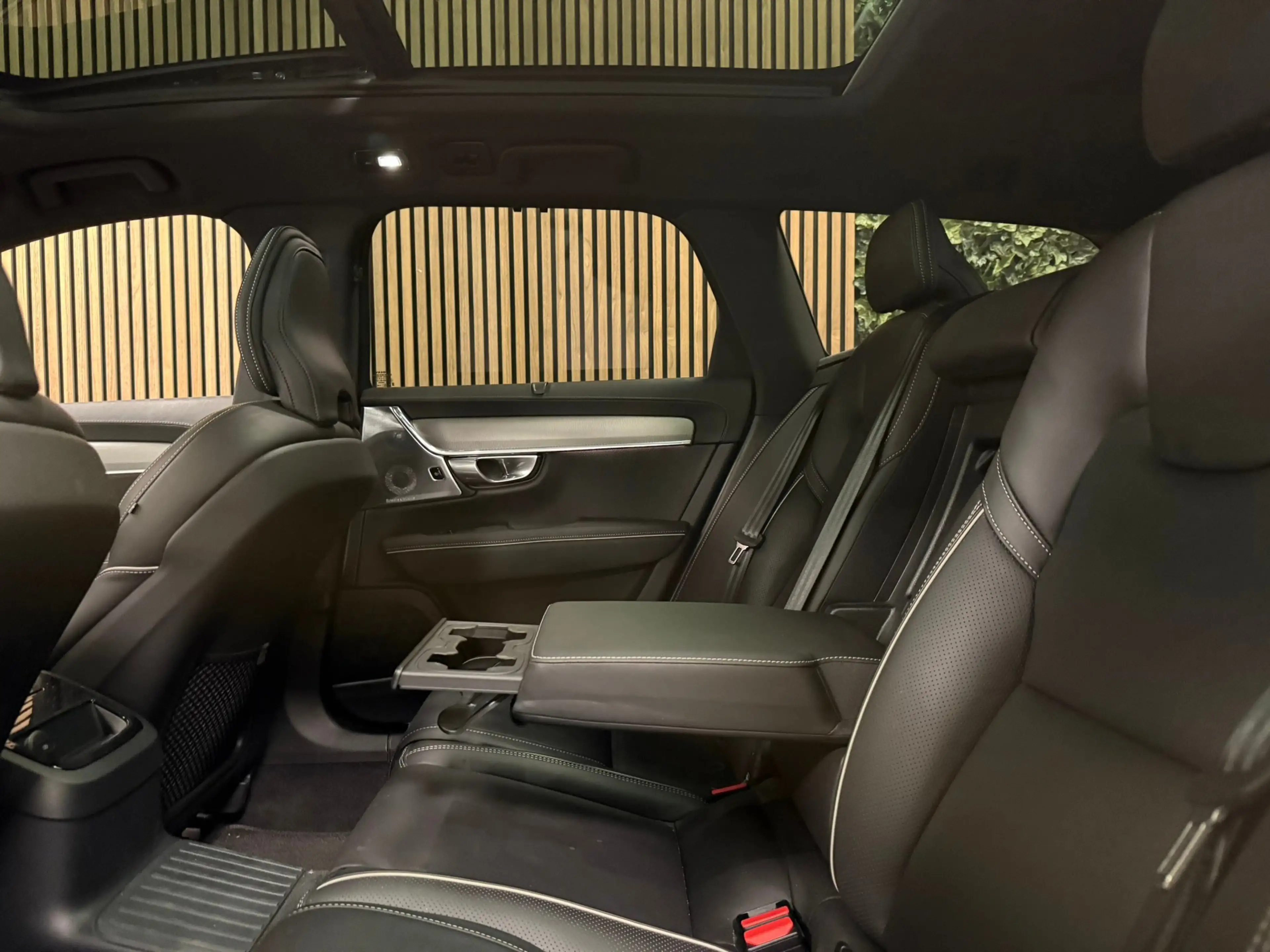 Volvo V90 T6 AWD Recharge Ultra Ultimate Dark | Bowers & Wil — photo 17
