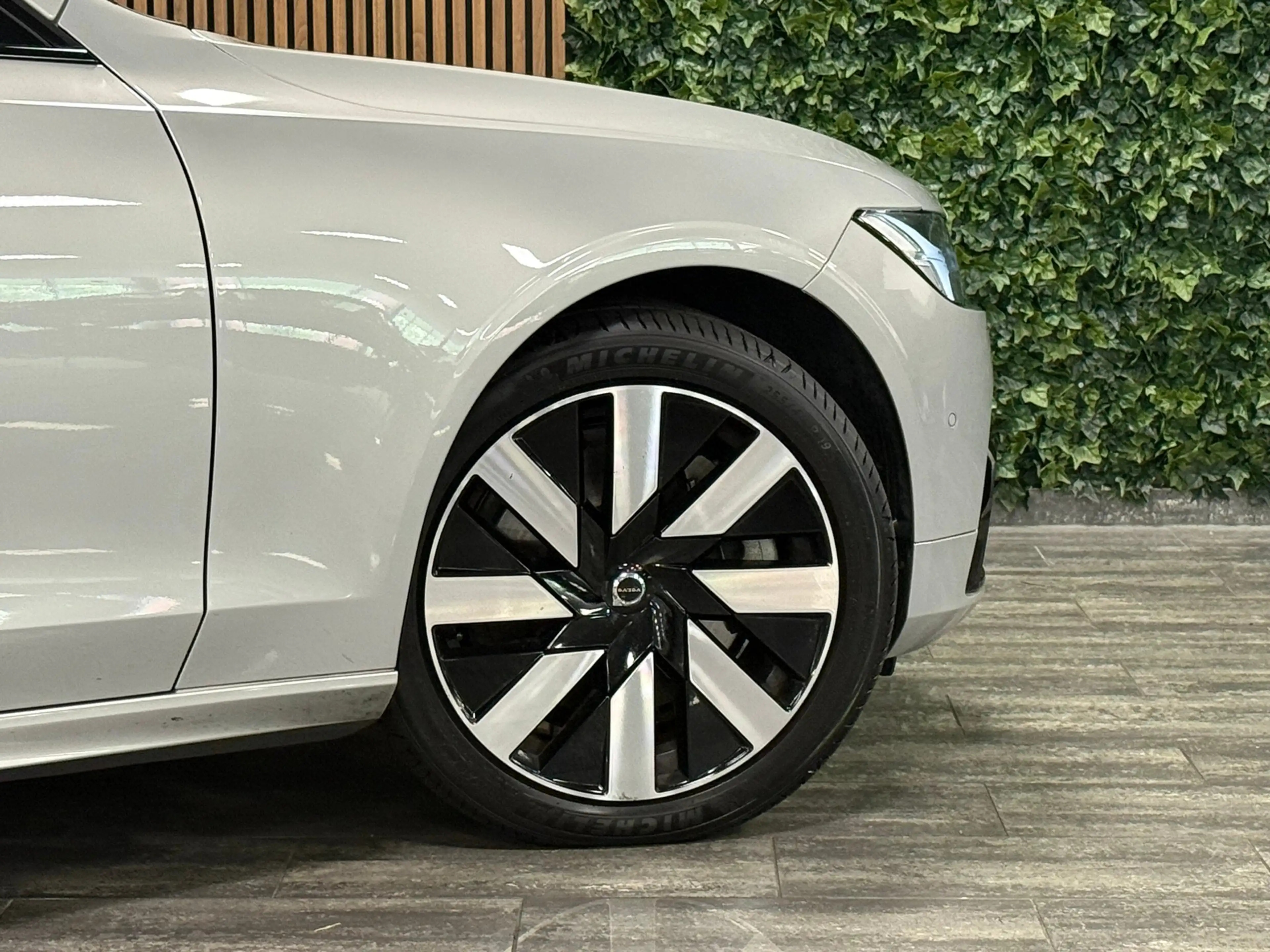 Volvo V90 T6 AWD Recharge Ultra Ultimate Dark | Bowers & Wil — photo 4