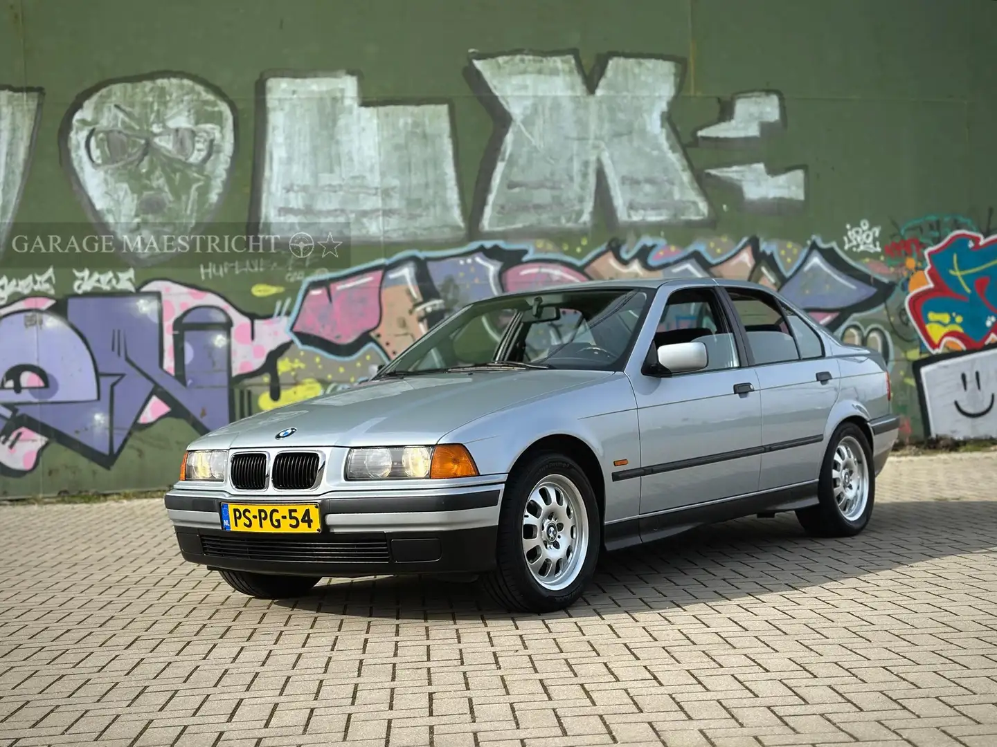 BMW 318 iS | *1 Own | *1st paint | *55k km | NL auto | NAP Zilver - 1
