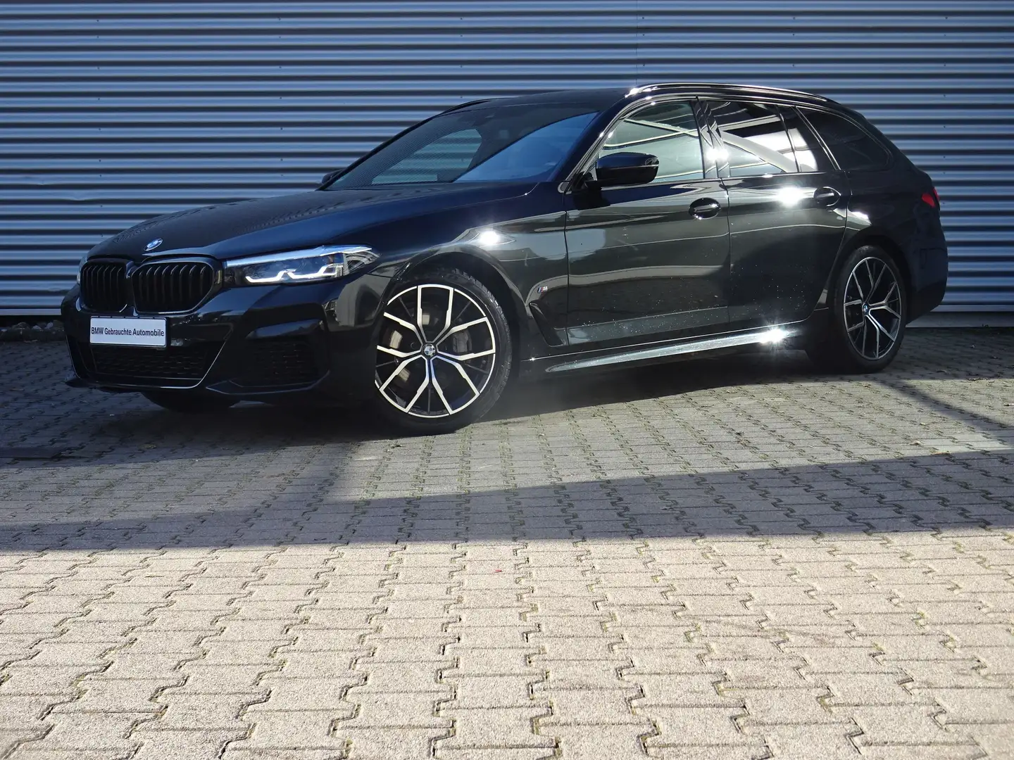 BMW 540 d xDrive Tour. M Sport HuD Pano AHK Kamera SH Schwarz - 1