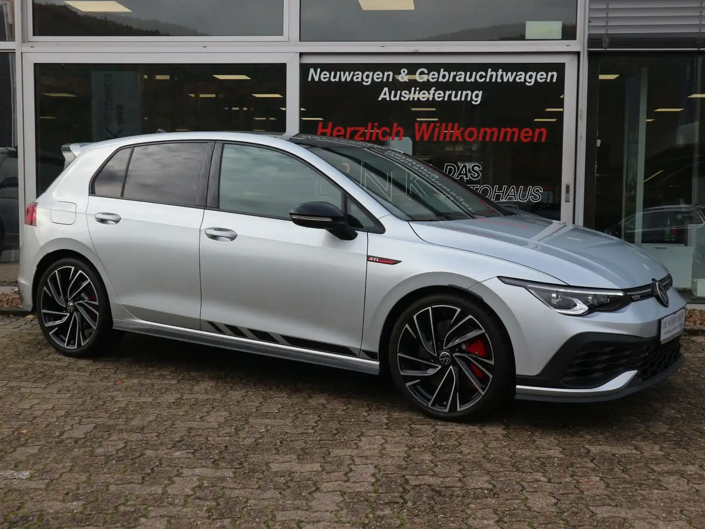 Volkswagen Golf GTI Clubsport 2,0 l TSI OPF 221 kW (300 PS) Silber - 2