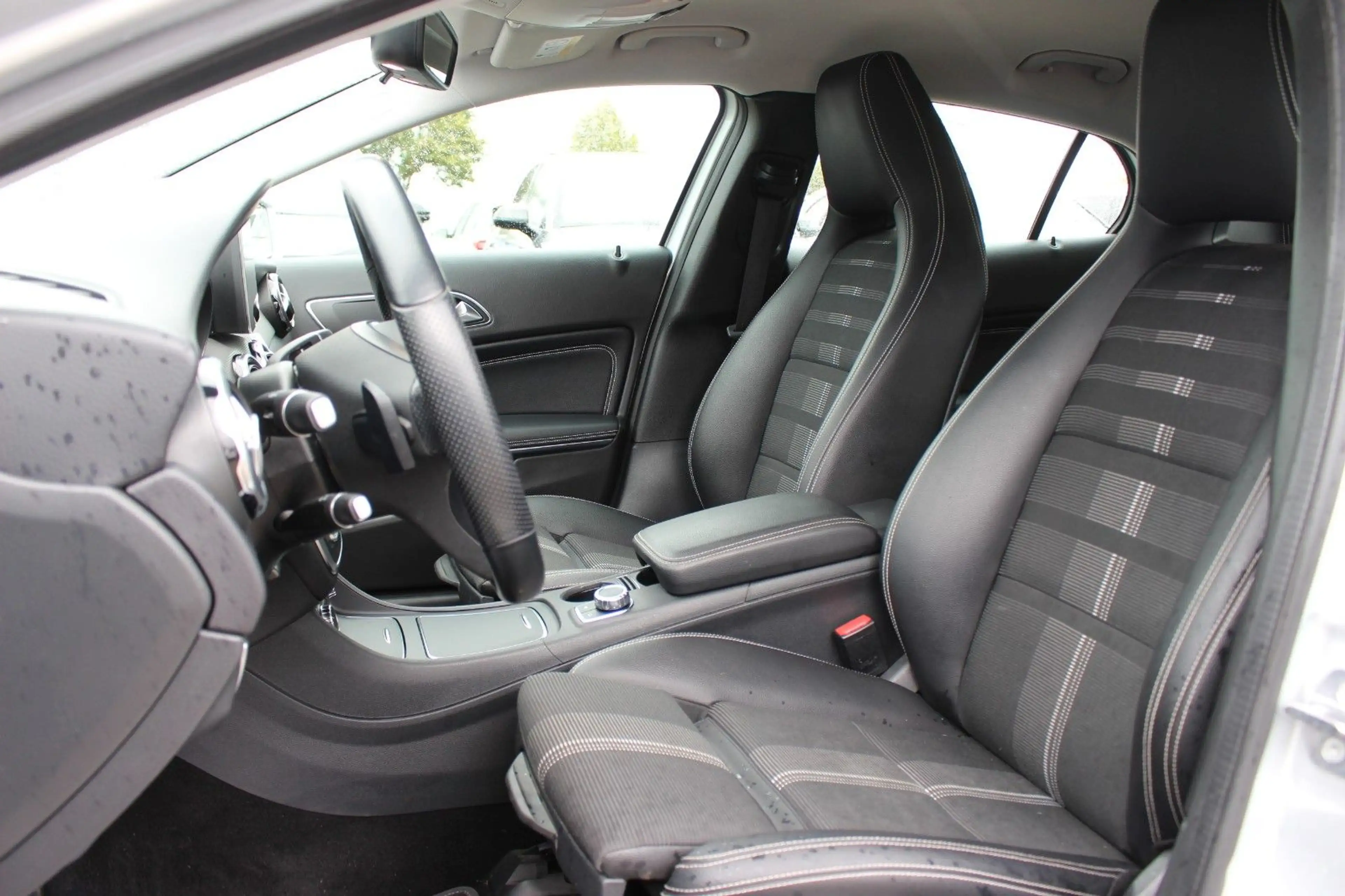 Mercedes-Benz GLA 180 /SHEFT/KLIMA/PDC/NAVI/LED/BT/AHK/SHZ/ — photo 13