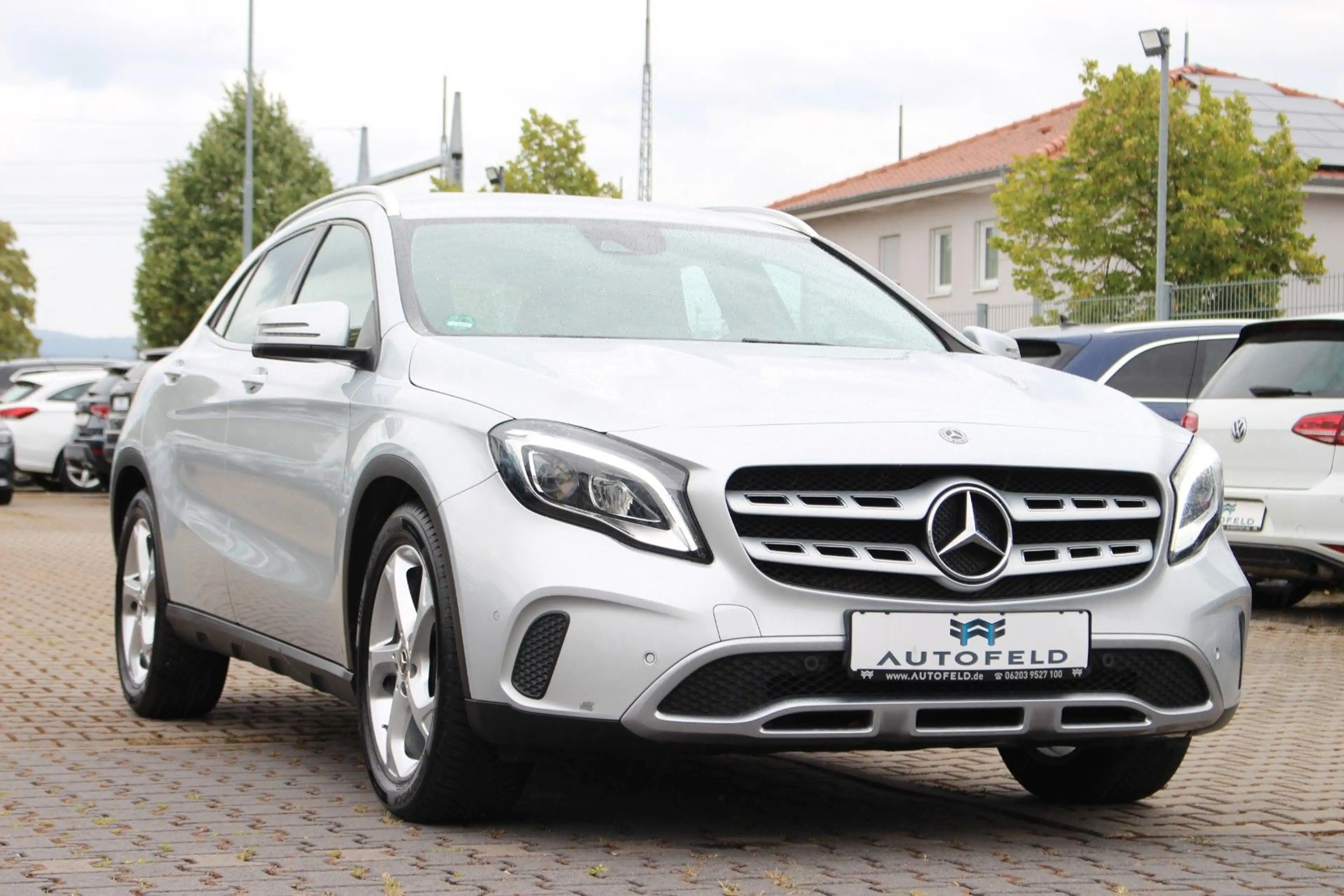 Mercedes-Benz GLA 180 /SHEFT/KLIMA/PDC/NAVI/LED/BT/AHK/SHZ/ — photo 3