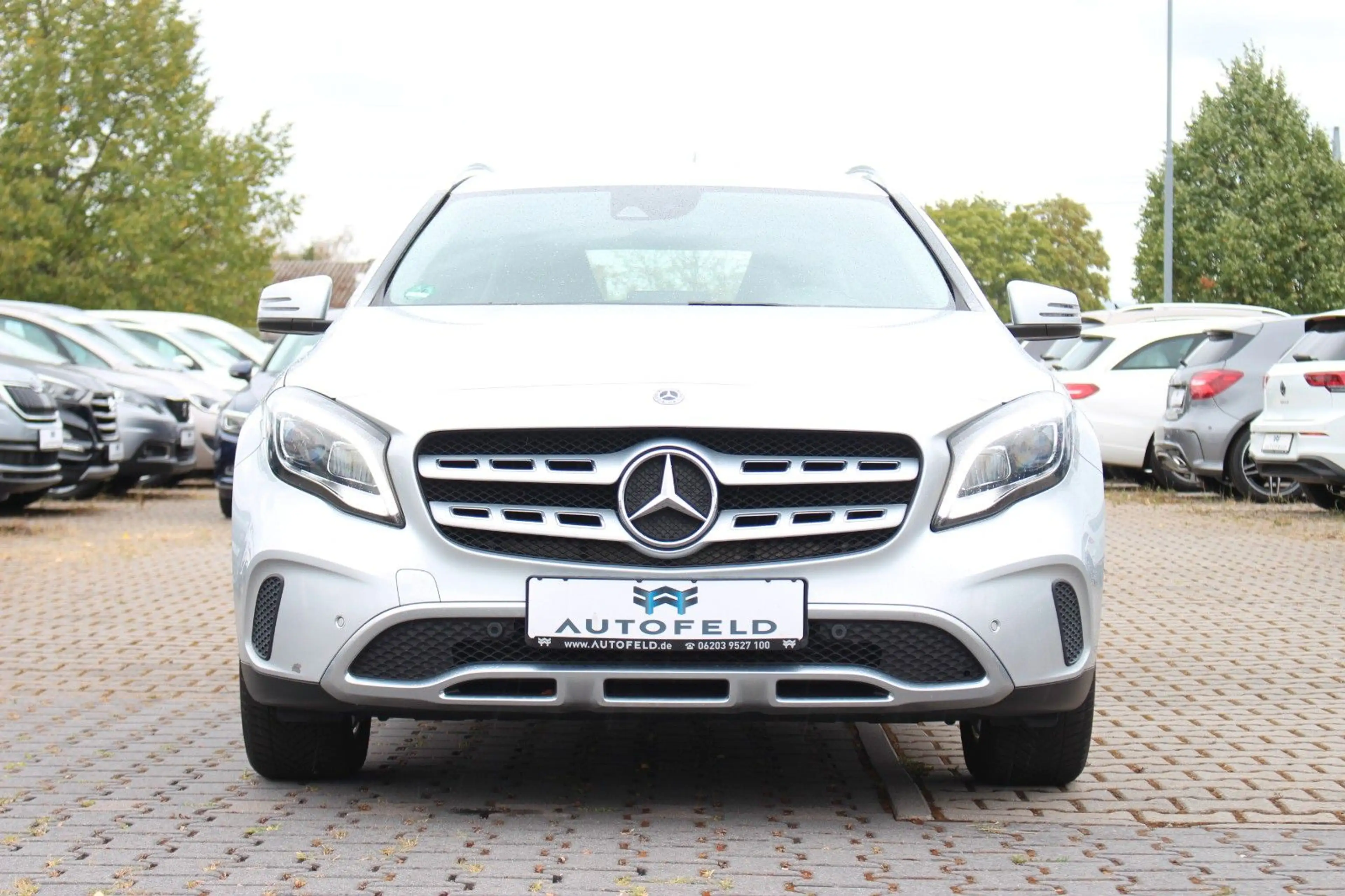 Mercedes-Benz GLA 180 /SHEFT/KLIMA/PDC/NAVI/LED/BT/AHK/SHZ/ — photo 2