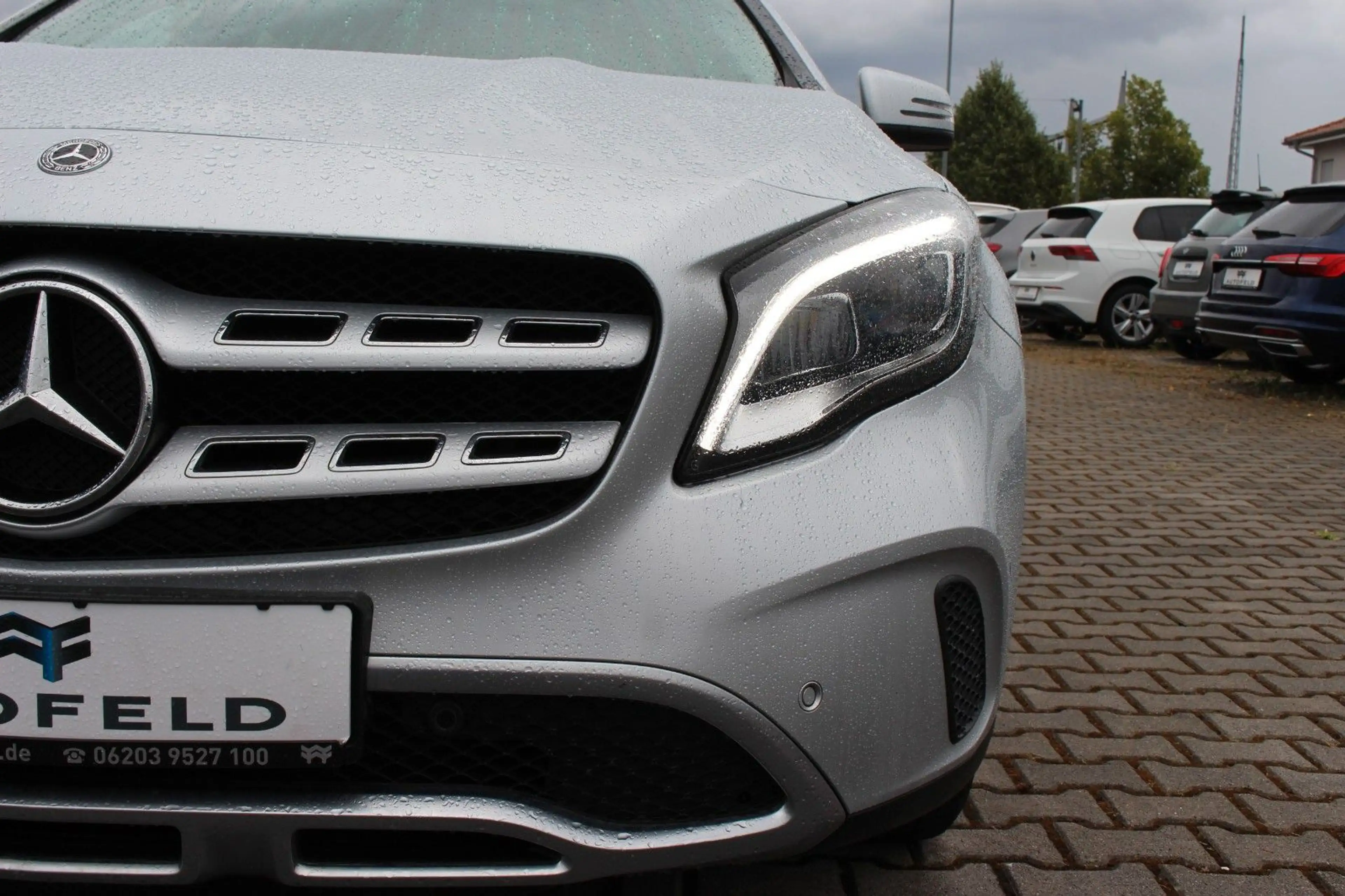 Mercedes-Benz GLA 180 /SHEFT/KLIMA/PDC/NAVI/LED/BT/AHK/SHZ/ — photo 11