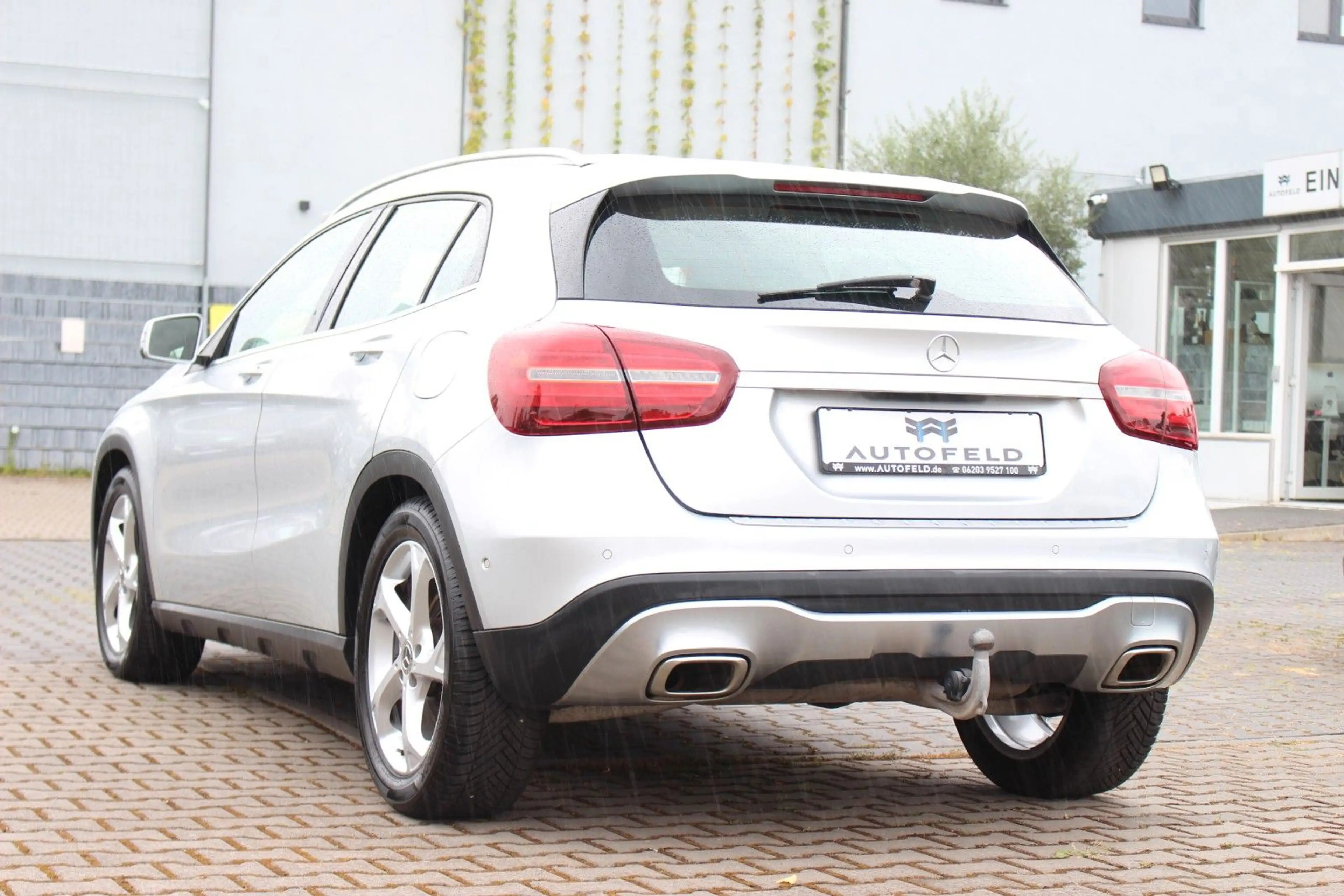 Mercedes-Benz GLA 180 /SHEFT/KLIMA/PDC/NAVI/LED/BT/AHK/SHZ/ — photo 6