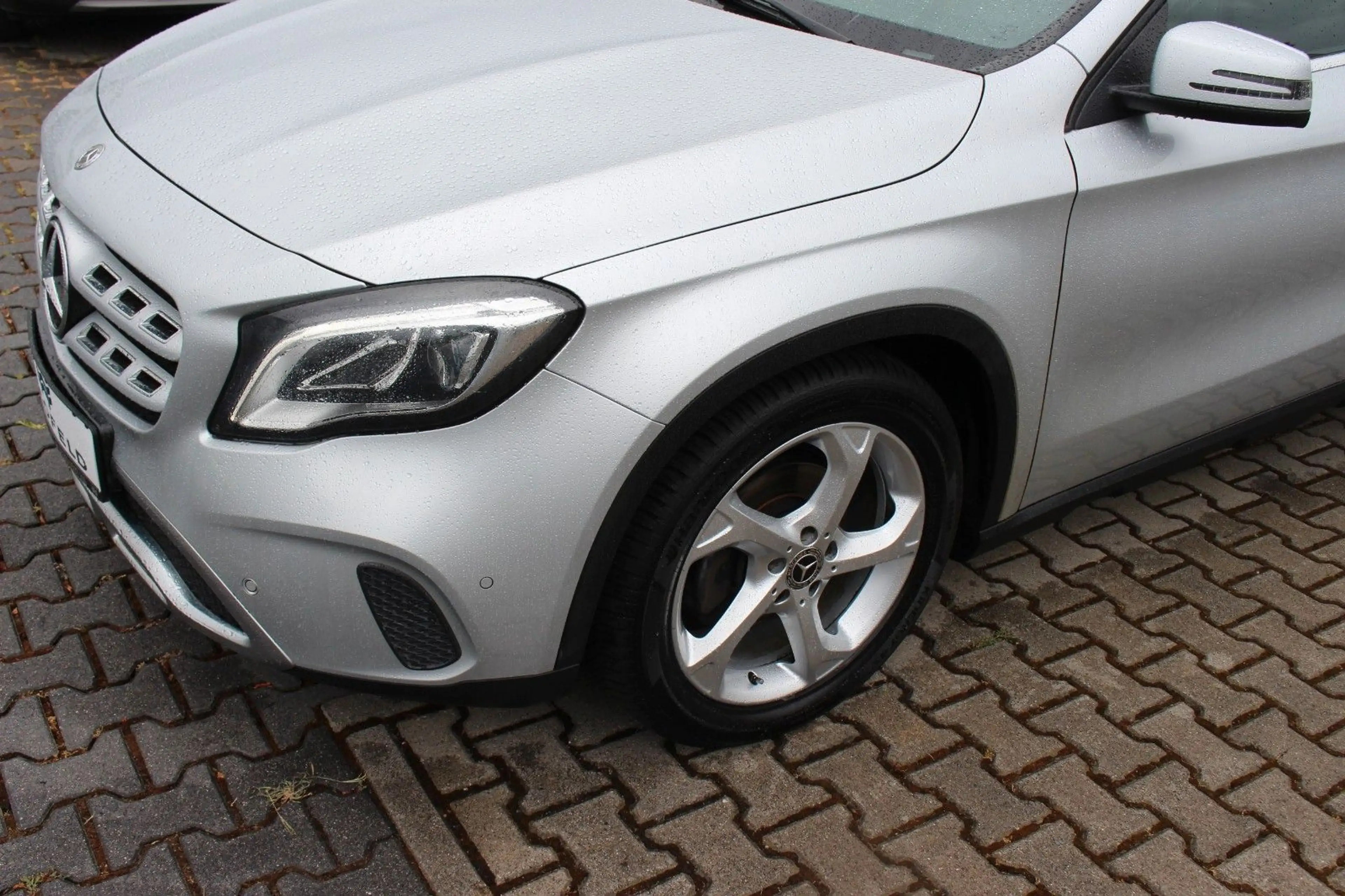 Mercedes-Benz GLA 180 /SHEFT/KLIMA/PDC/NAVI/LED/BT/AHK/SHZ/ — photo 7