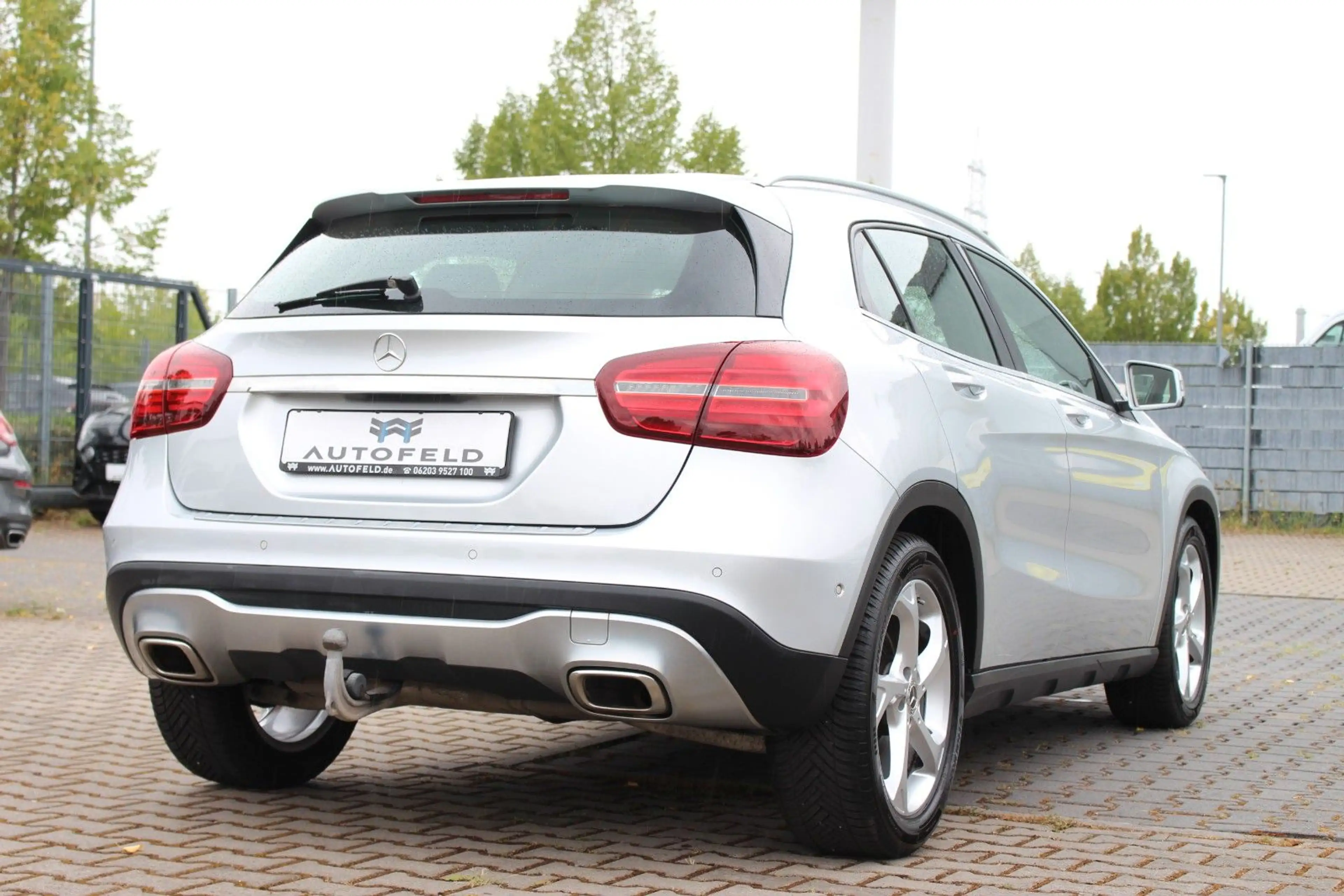 Mercedes-Benz GLA 180 /SHEFT/KLIMA/PDC/NAVI/LED/BT/AHK/SHZ/ — photo 4