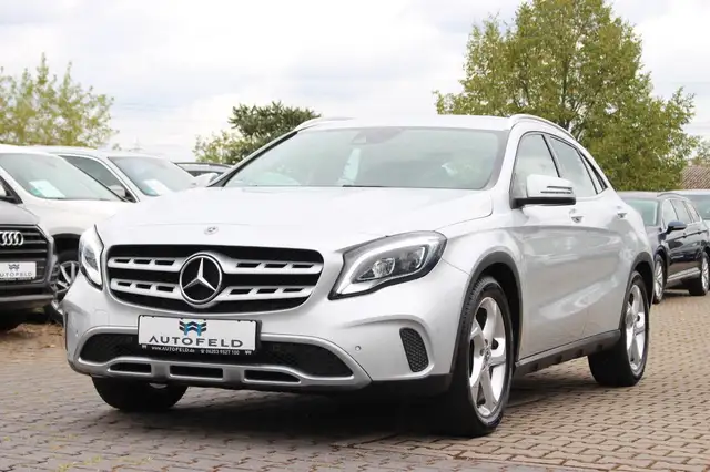 Mercedes-Benz GLA 180 URBAN/AUTOM/SHEFT/KLIMA/PDC/NAVI/LED/AHK