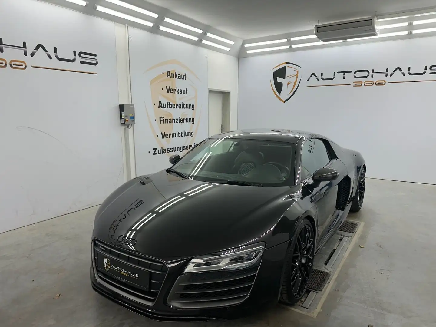 Audi R8 Coupe 5.2 FSI plus quattro V10 CARBON NAVI Schwarz - 1