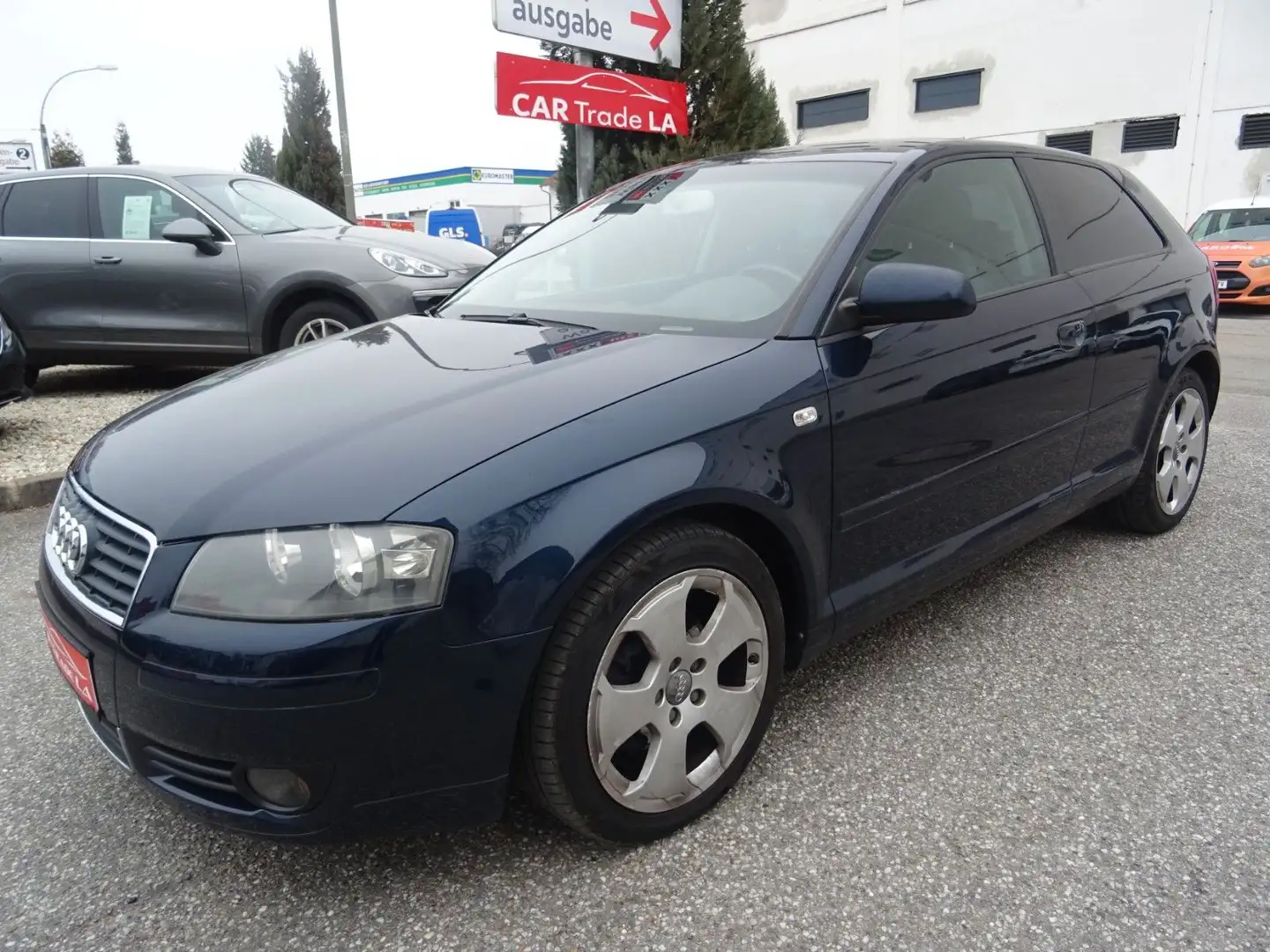 Audi A3 1.6 FSI Ambiente Schwarz - 1