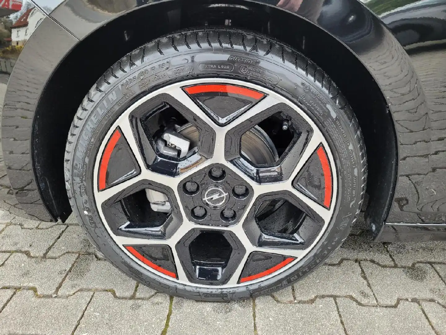 Opel Astra GS Line Schwarz - 2